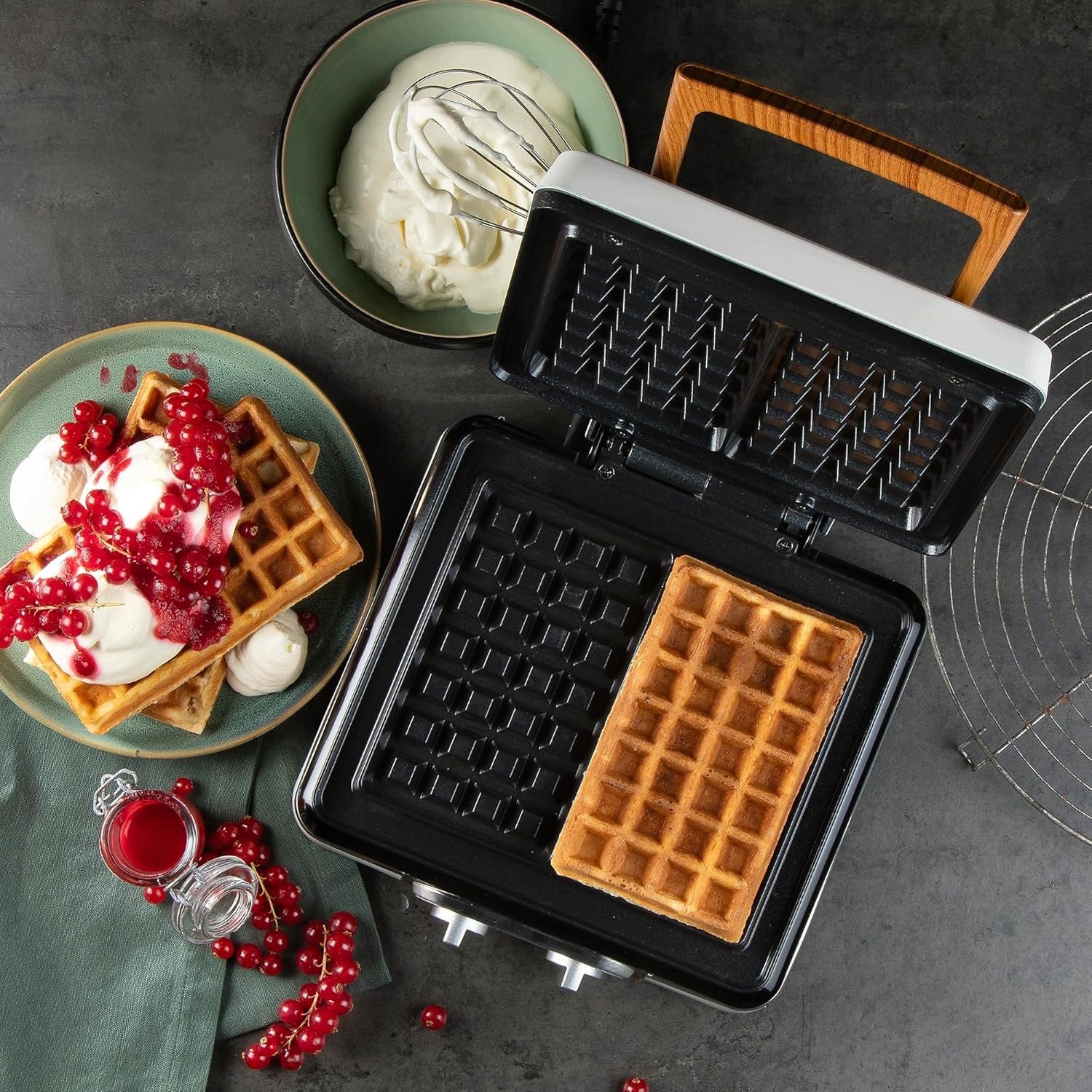 DOMO TO9280W DOUBLE WAFFLE MAKER BELGIAN WAFFLES 1520W TIMER WHITE Packaging status original