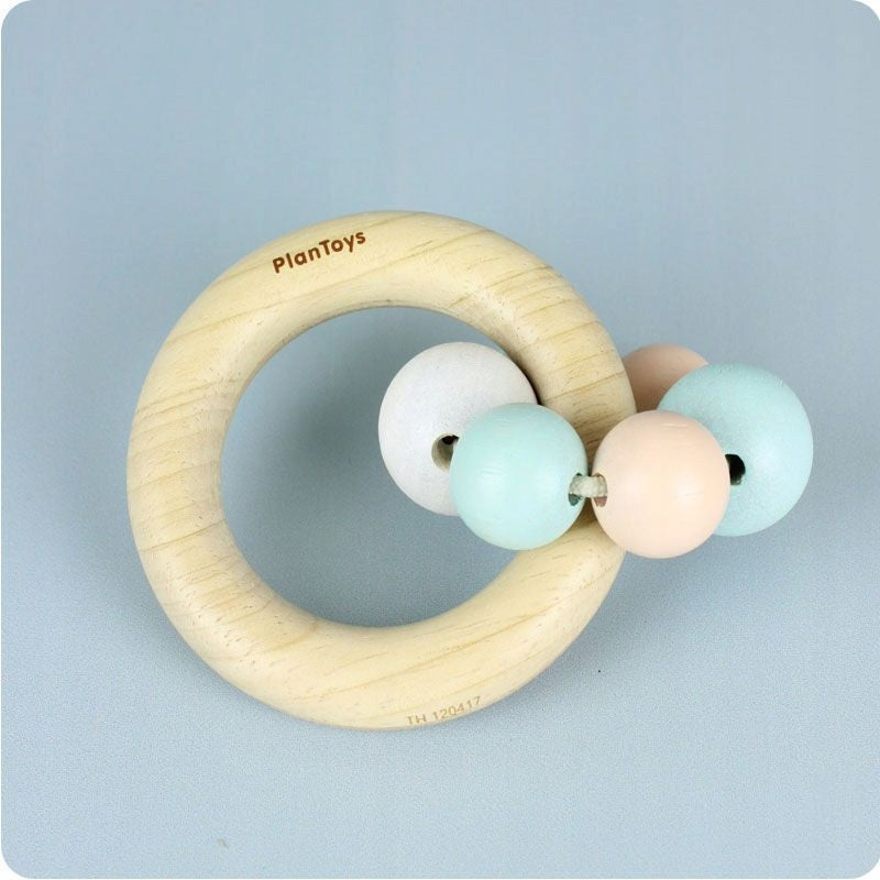 Plan Toys Holzrassel, 1 Stk 