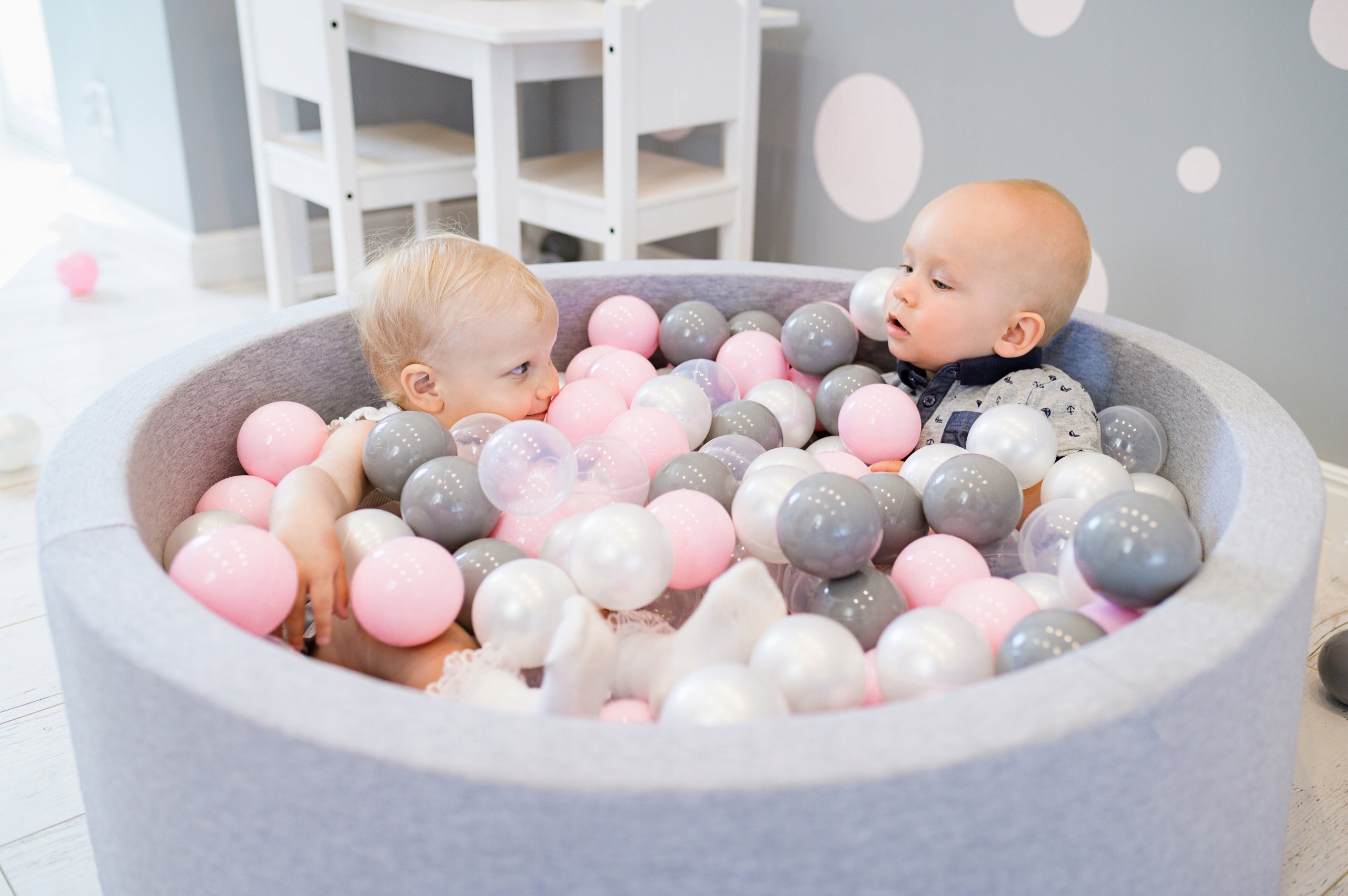 DRY POOL 90x30 with balls 200 balls Kid's age 12＋ months