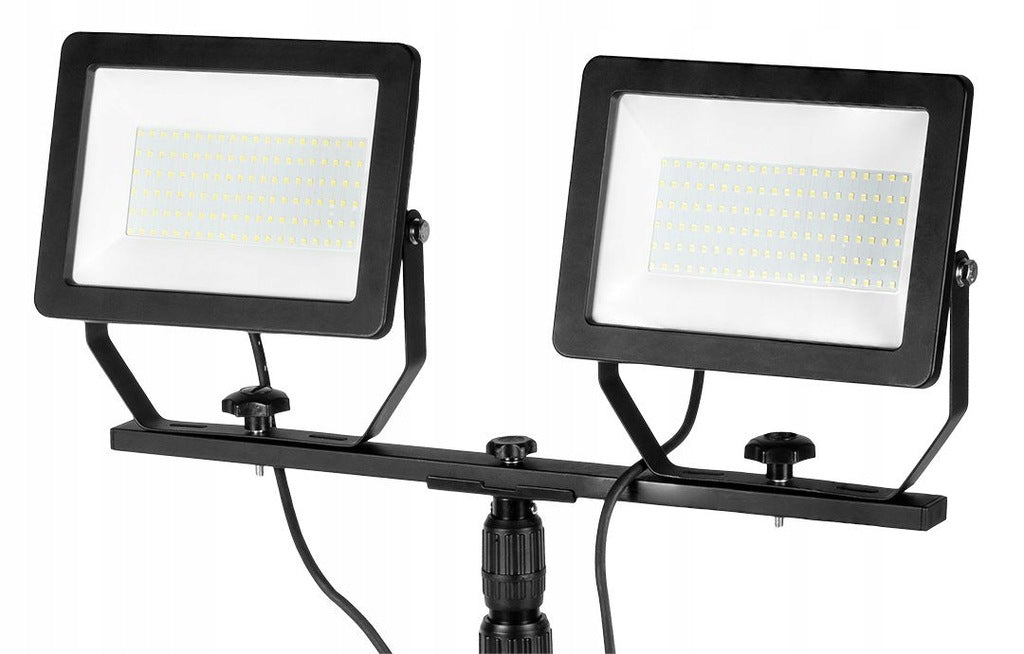 DUAL REFLECTOR ON A TRIPOD 17000LM 99-096 NEO Batteries included no