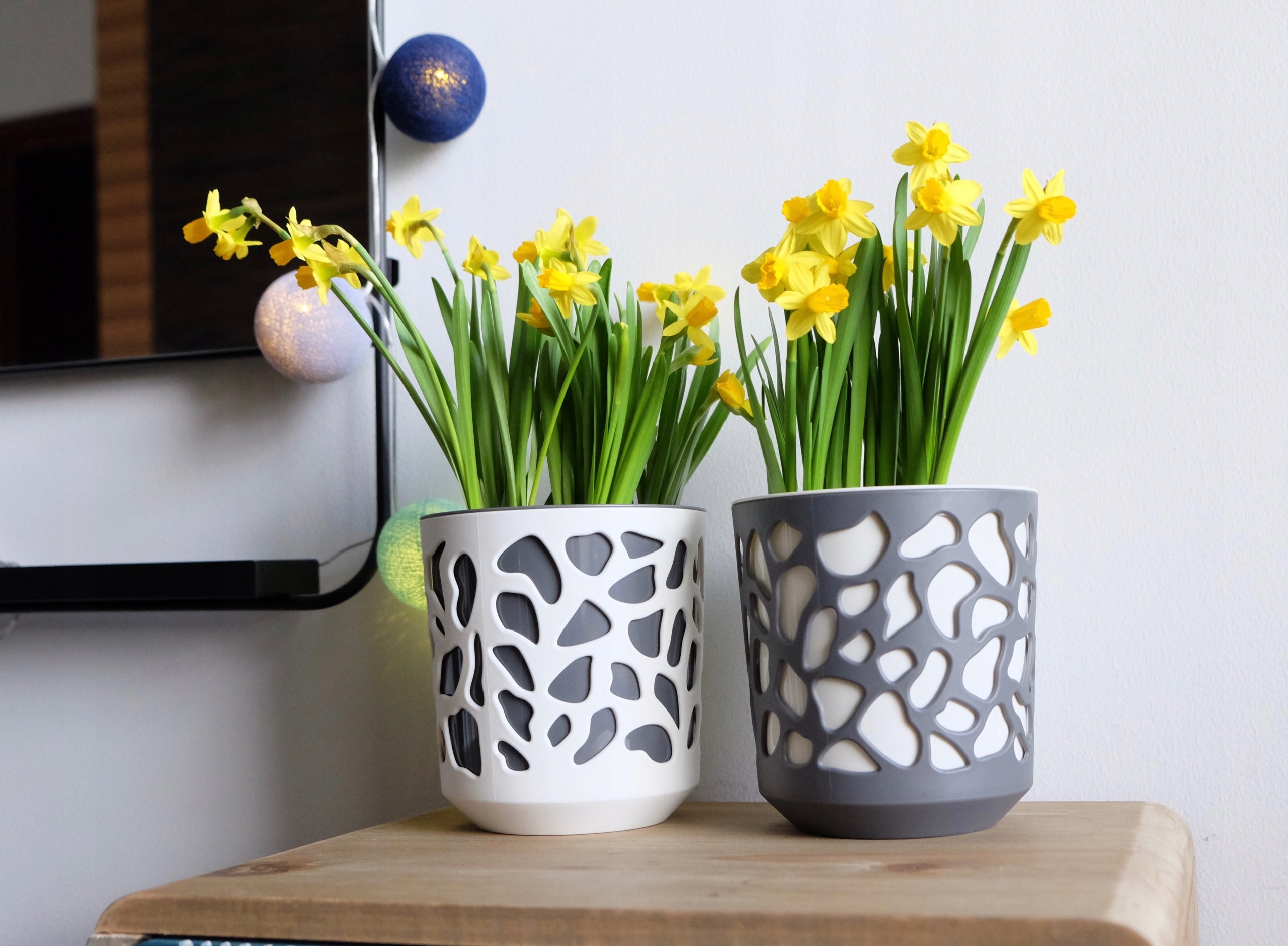 DUET FLOWER POT diameter 14CM GRAPHITE/CREAM Lamela Brand Lamela