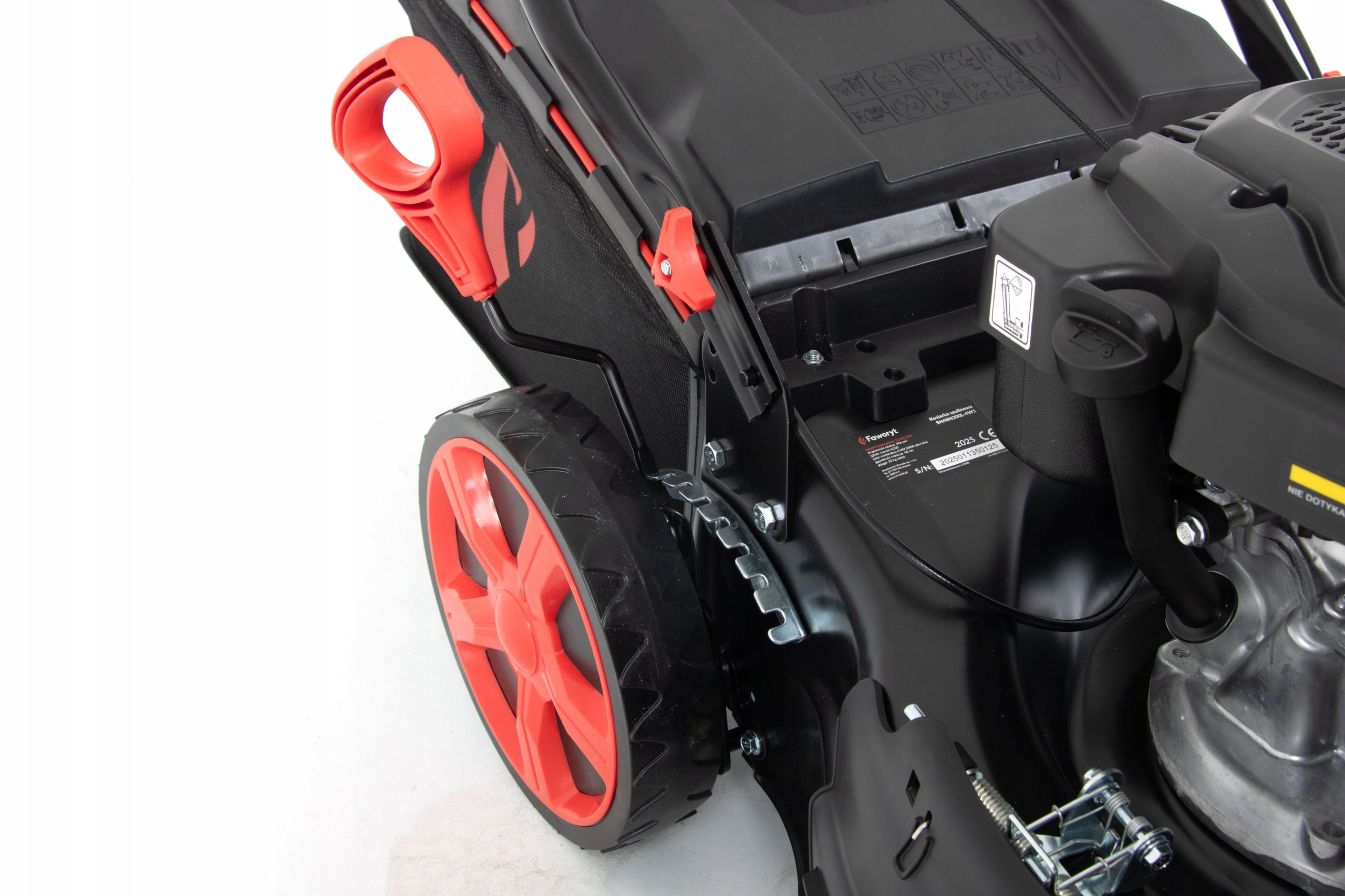 Diesel mower Faworyt 196 cm³ basket 62 l cutting width 48 cm Mowing width 48 cm