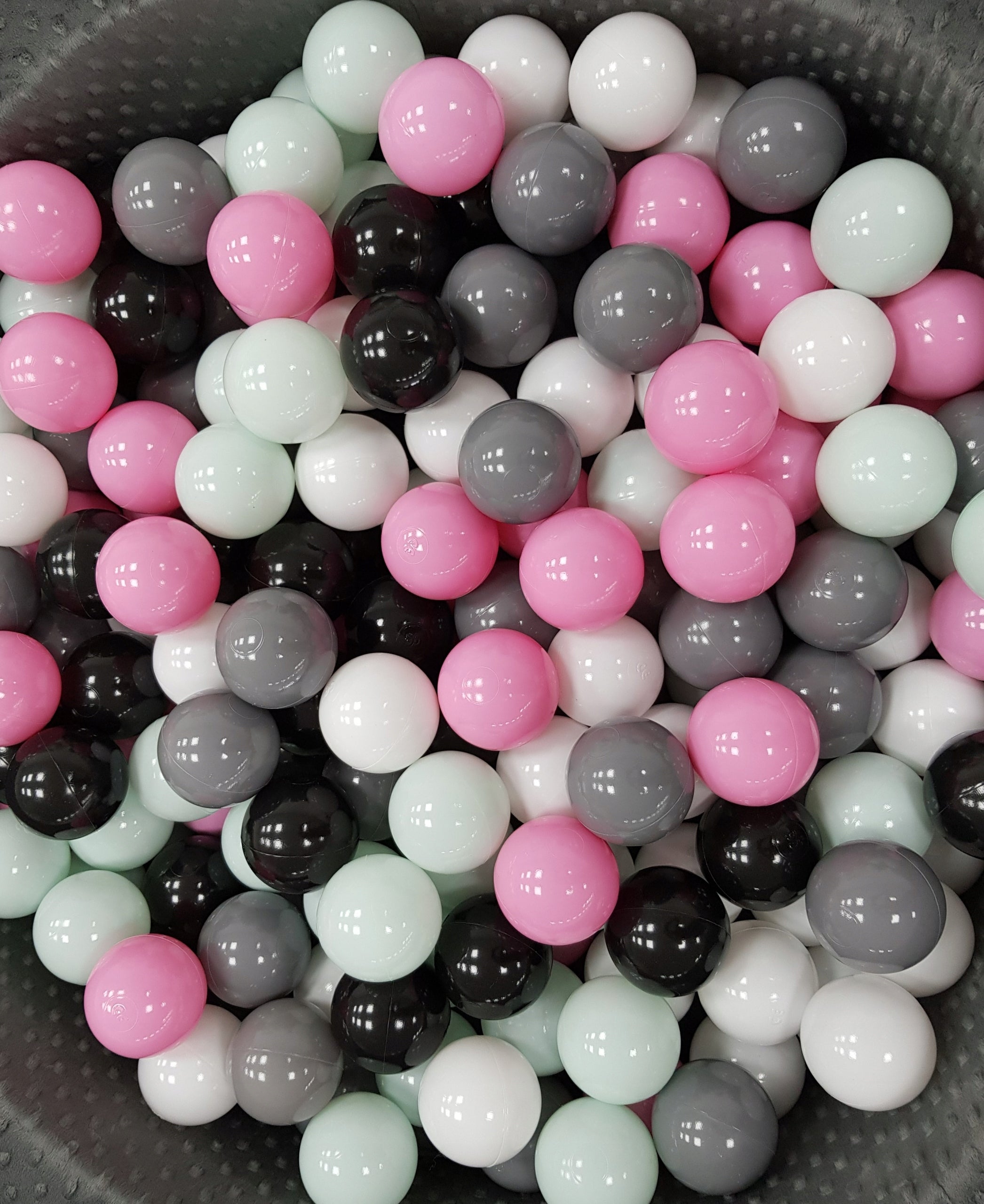 Dry Pool with Balls 7cm. - 200 pcs Kid's age 6＋ months