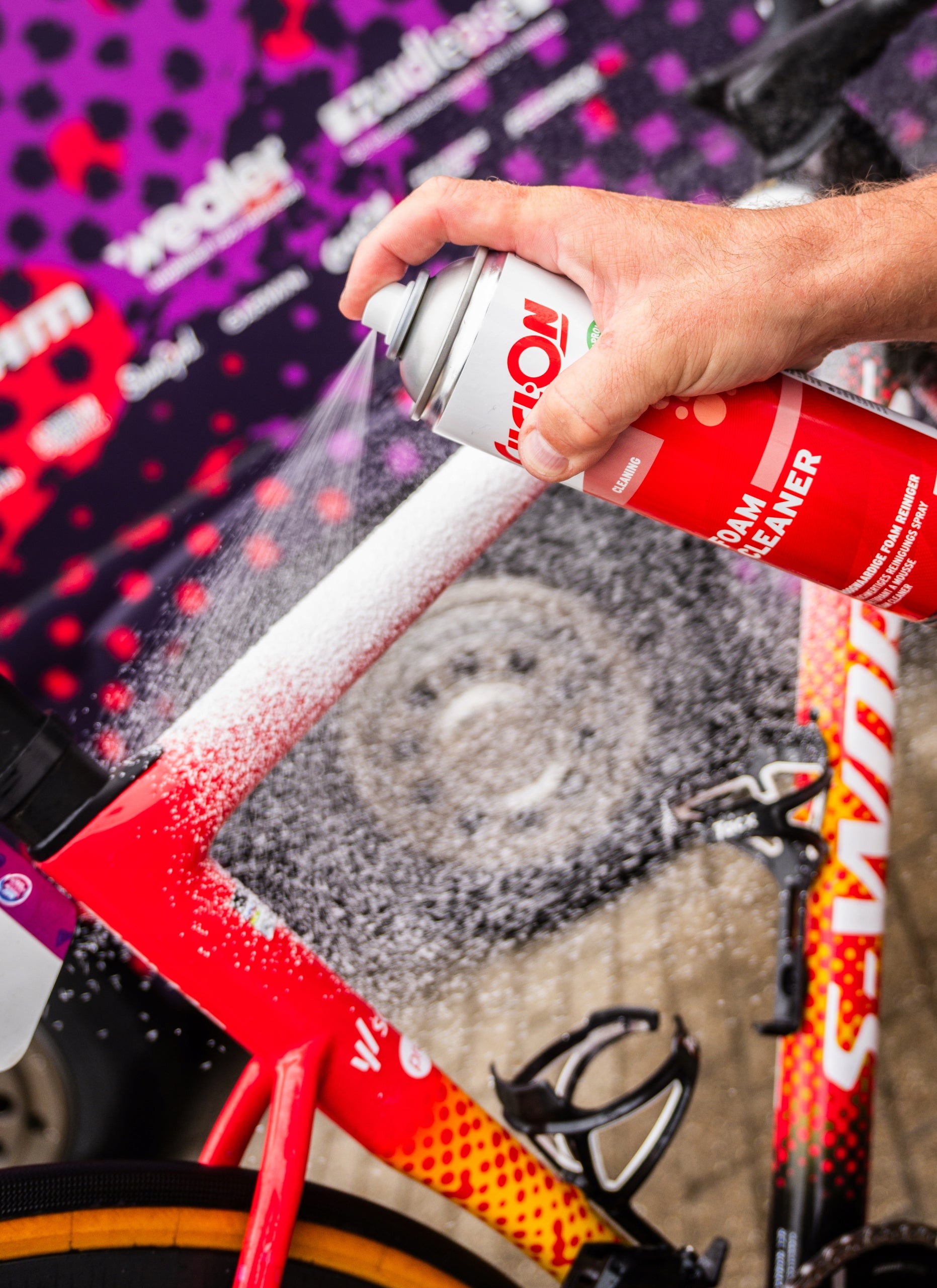 Dry bike wash foam helmet without water matt gloss without streaks CyclOn Packaging capacity 500 ml