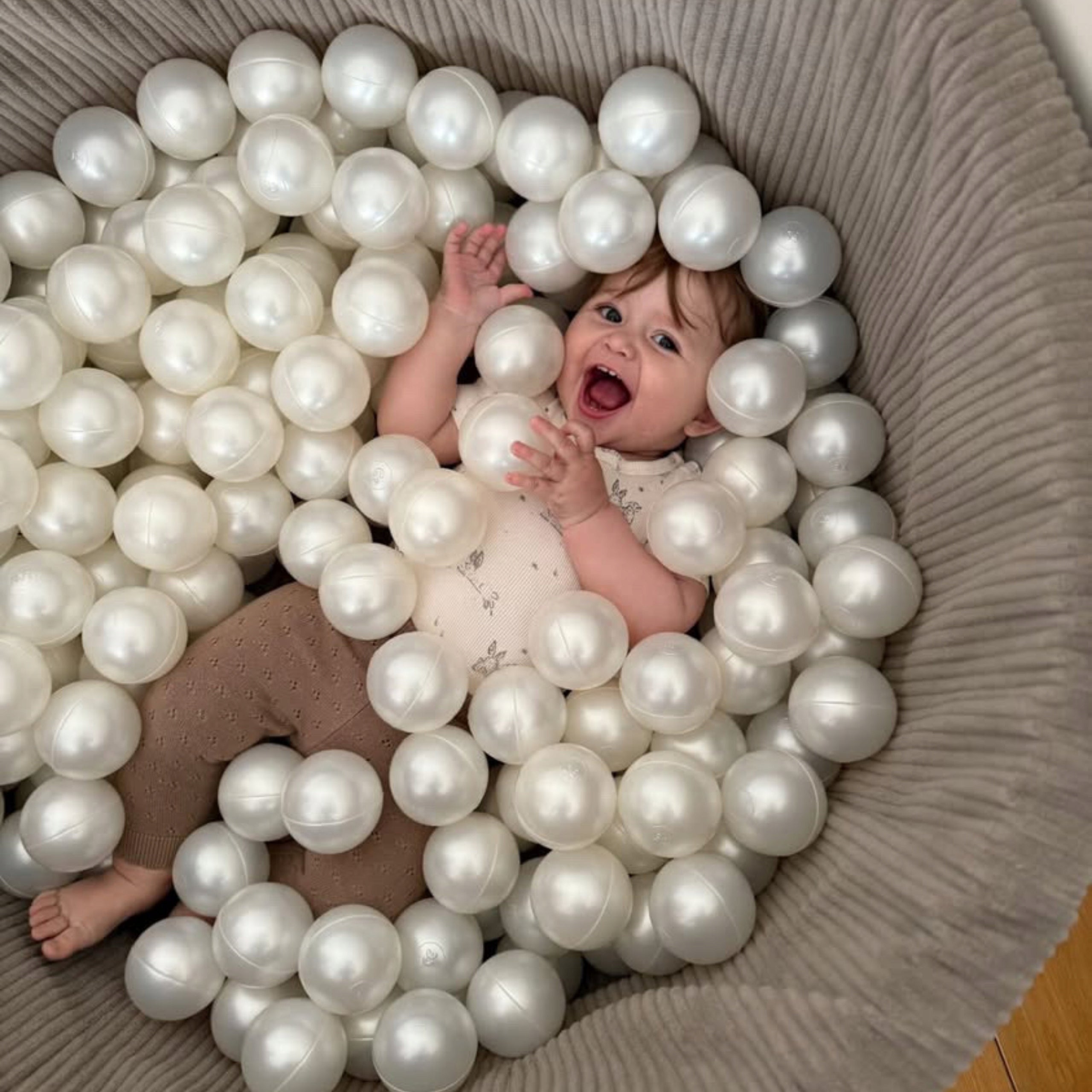 Dry pool for children 200 balls foam gift for Children's Day COLORS Character/Title none