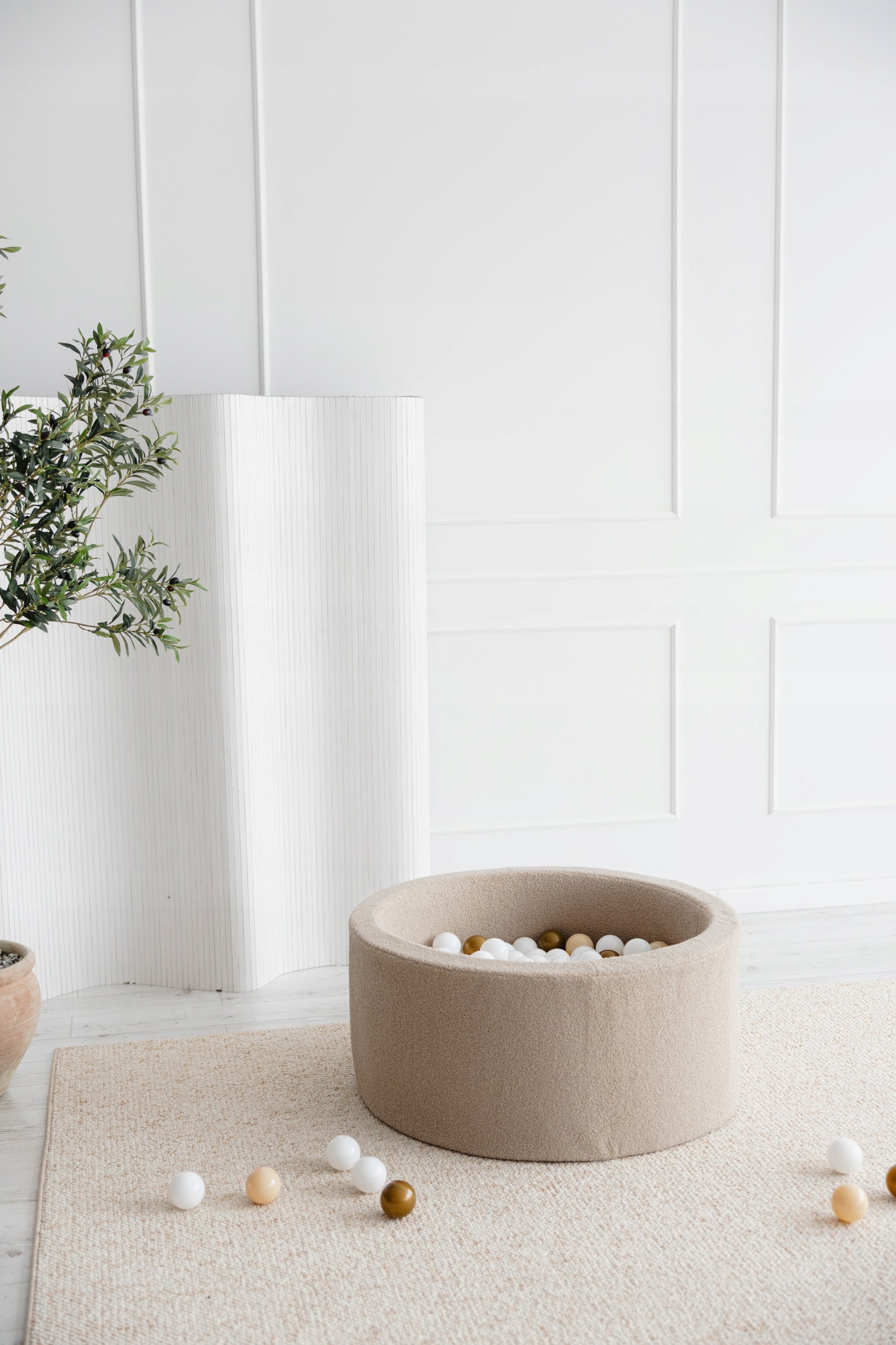 Dry pool with balls 40x90 Boucle beige + 200 balls- ANY MIX Brand Monio for Kids