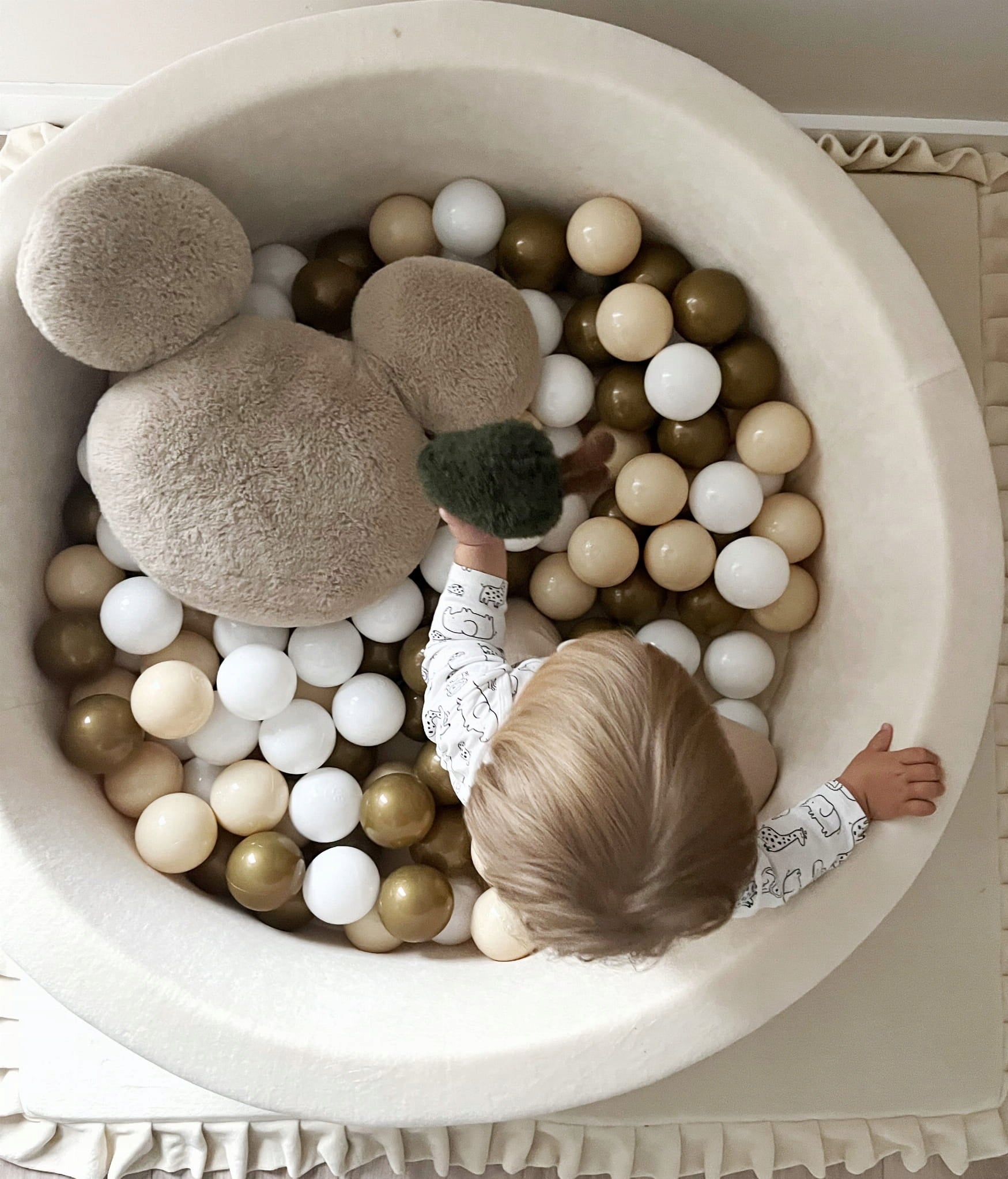 Dry pool with balls 40x90 Velvet Cream 200 balls - READY MIX Kid's age 6＋ months