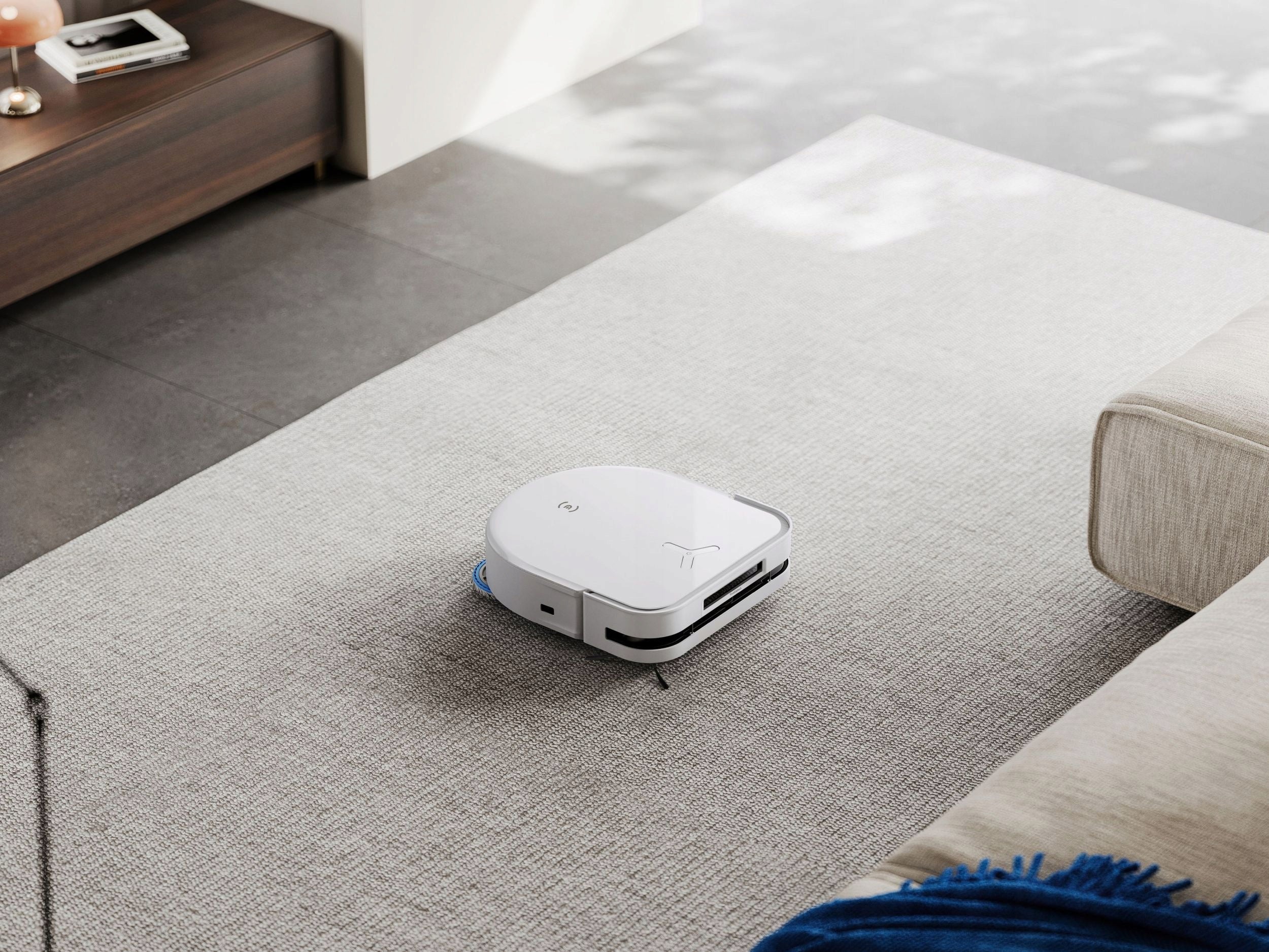 ECOVACS DEEBOT X5 OMNI robot vacuum cleaner with OMNI station Dominant color white