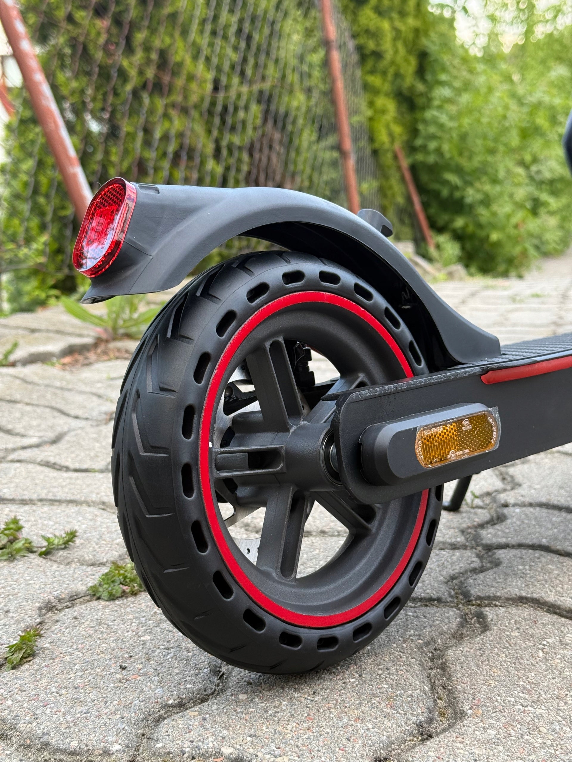 ELECTRIC SCOOTER T9 PRO LONG RANGE LIGHT AND POWERFUL 350W BATTERY 10,4Ah Color black