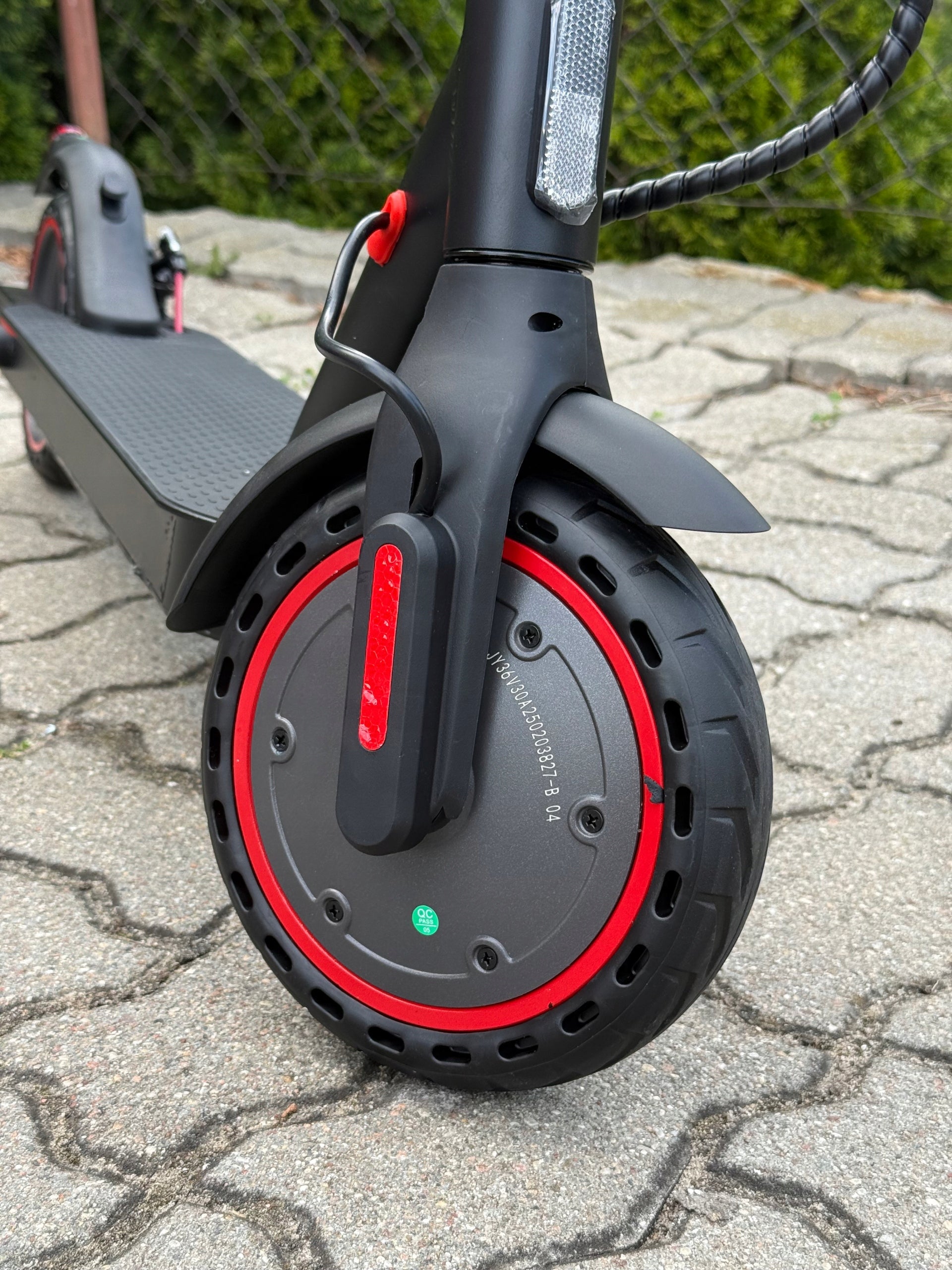 ELECTRIC SCOOTER T9 PRO LONG RANGE LIGHT AND POWERFUL 350W BATTERY 10,4Ah Manufacturer code E9PRO