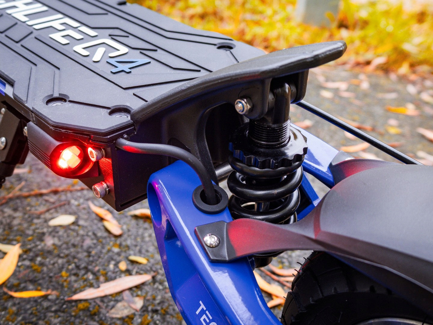 ELECTRIC SCOOTER TECHLIFE Q4 V2 2x1365W RANGE 75KM + REMOTE CONTROL VMAX Color black