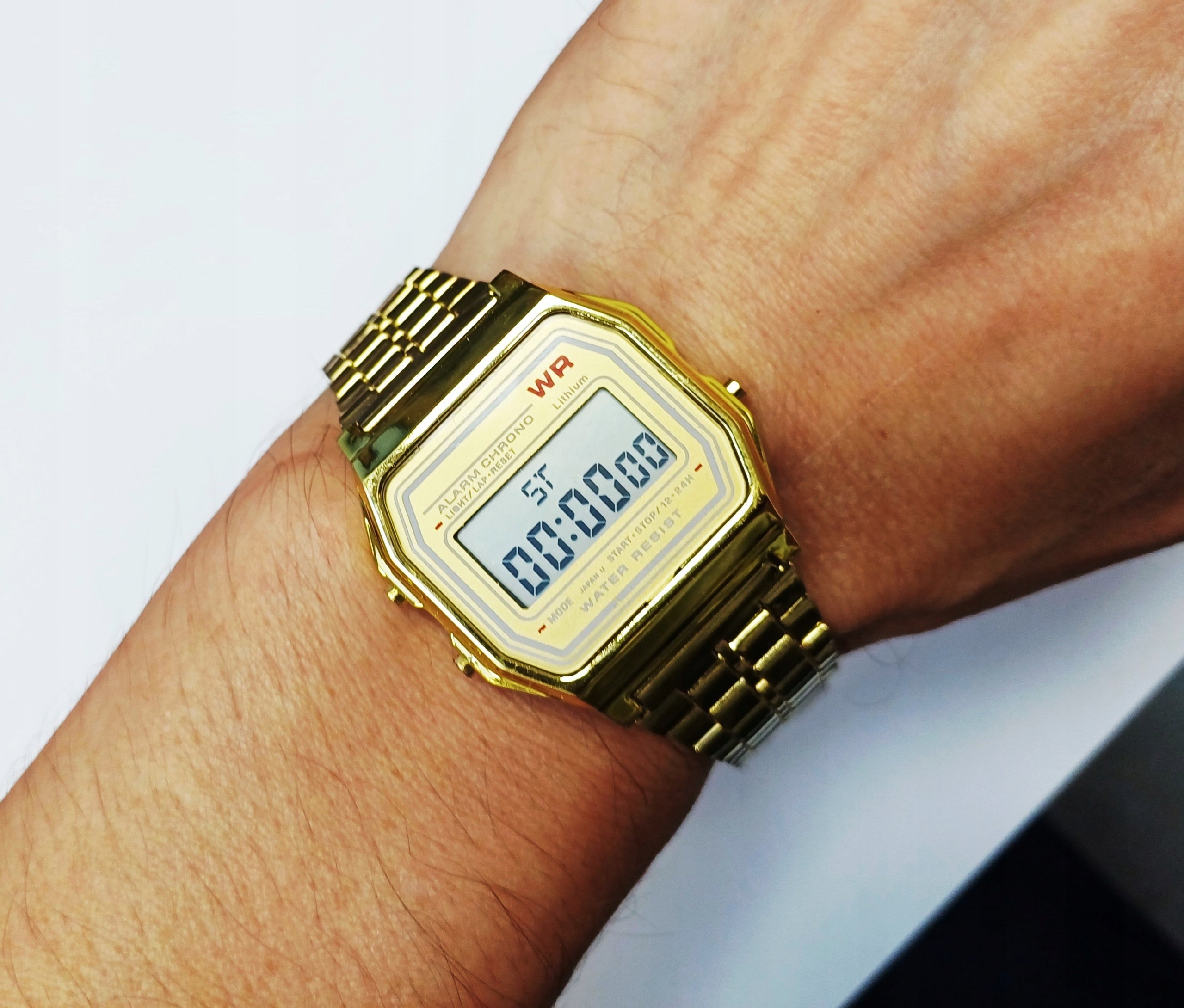 ELECTRONIC WATCH LCD GOLD - STOPWATCH, ALARM, RETRO STYLE Brand no brand