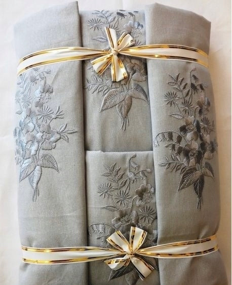 EMBROIDERED bedding with a sheet 160 x 200 WHITE Pillow dimensions 70x80cm