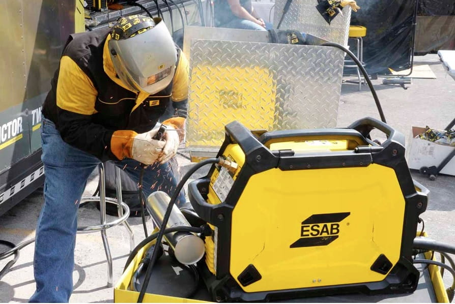 ESAB Rebel EMP 235ic MIG MAG TIG MMA | 250A | sMIG | 230V Manufacturer code 0700300989