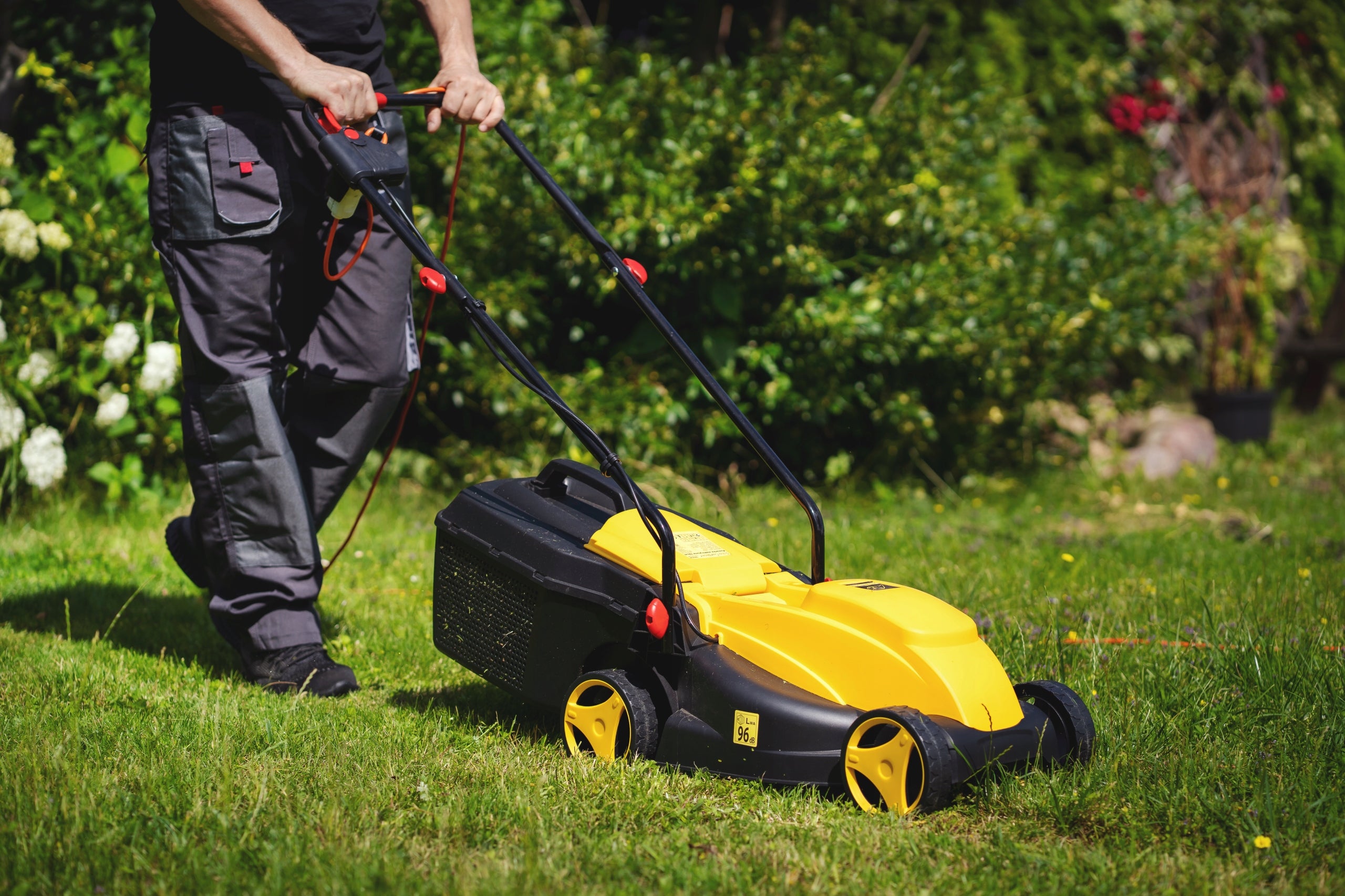 Electric Lawn Mower Strong 2000W 32cm Large Basket 30L Adjustable 3stp Brand John Gardener