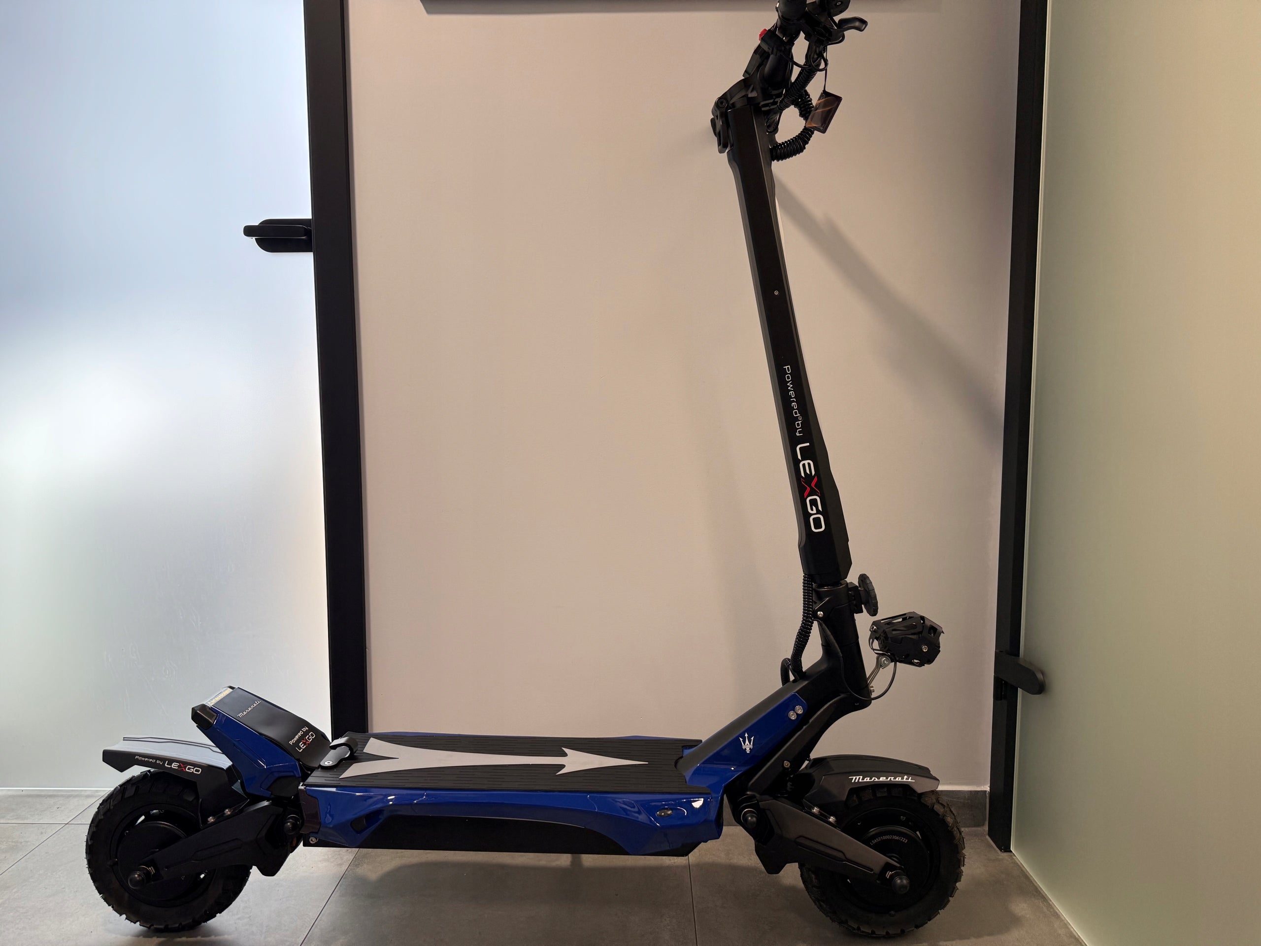 Electric Scooter Maserati range 80km 2x1000W Foldable Apple Find My Manufacturer code LEXLAMP1