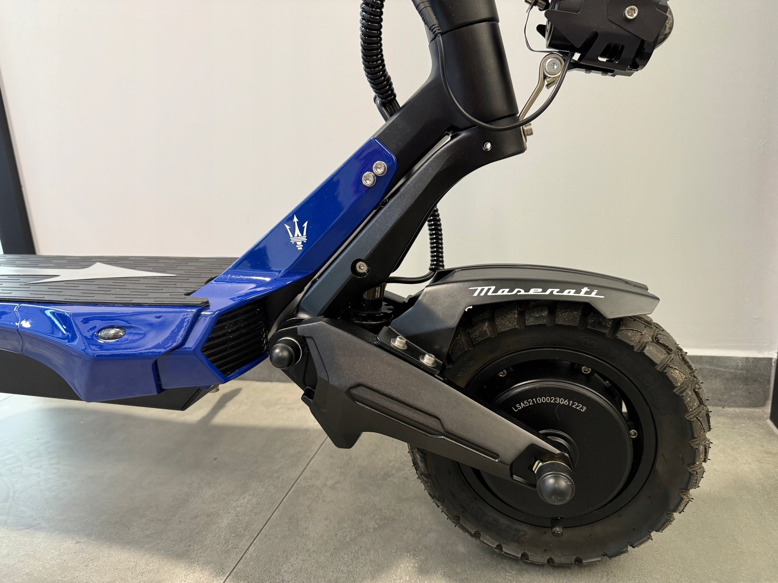 Electric Scooter Maserati range 80km 2x1000W Foldable Apple Find My Model Lampo Maserati