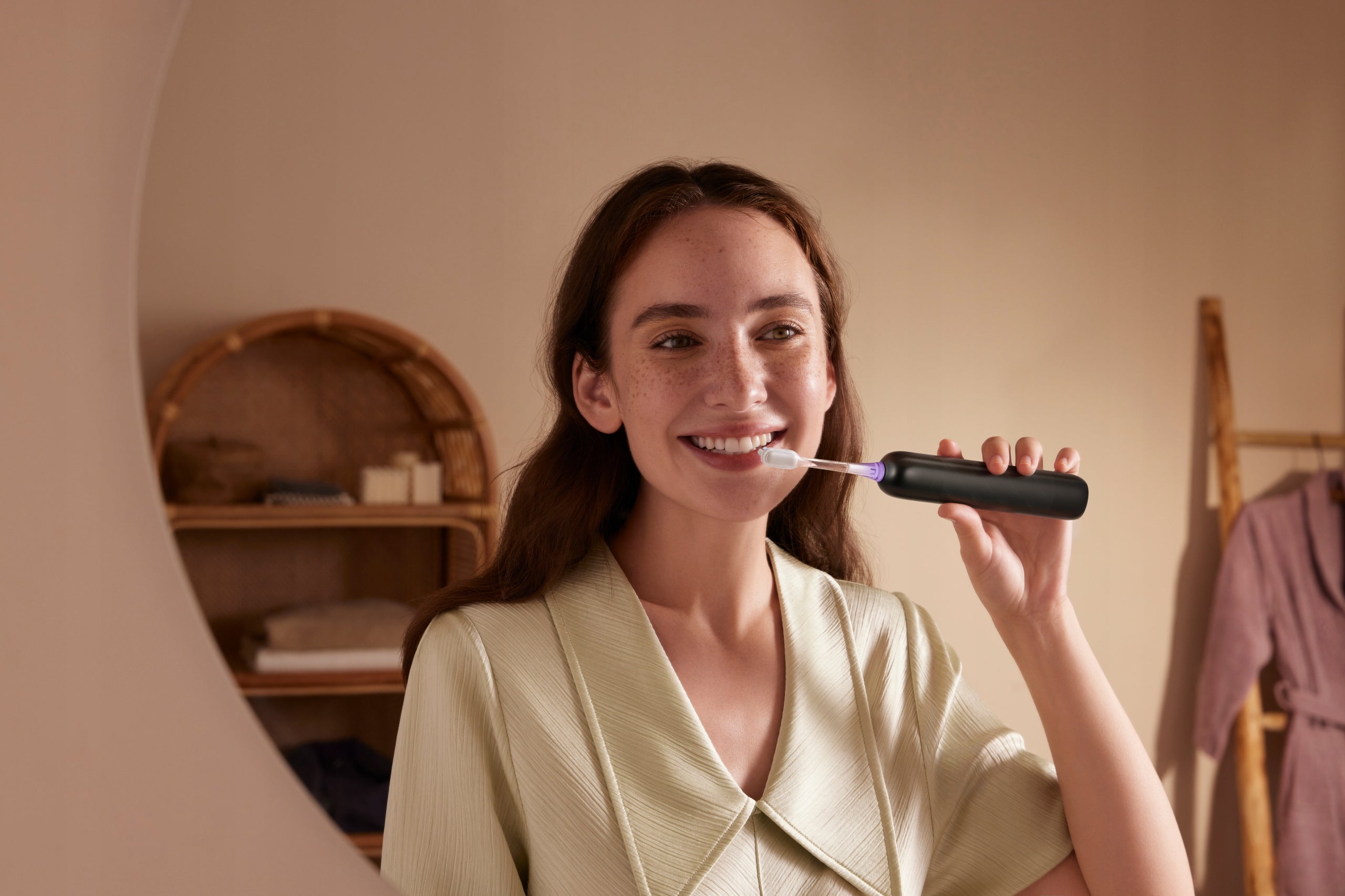 Electric Toothbrush MOVA Fresh Pro Black application Brand Mova