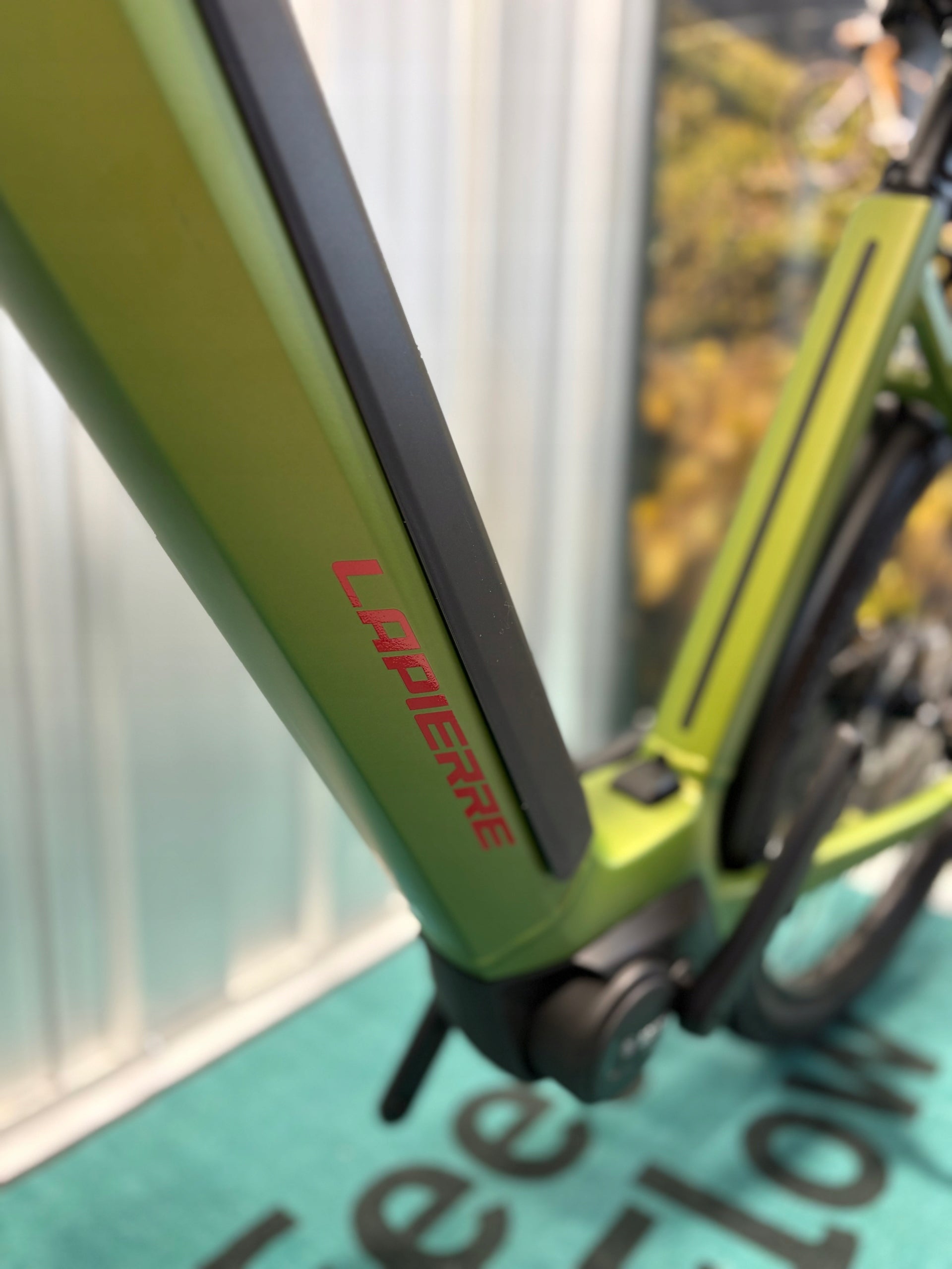 Electric bike Lapierre E-Explorer 4.5 Low (size. M) Bosch Smart System Brand Lapierre