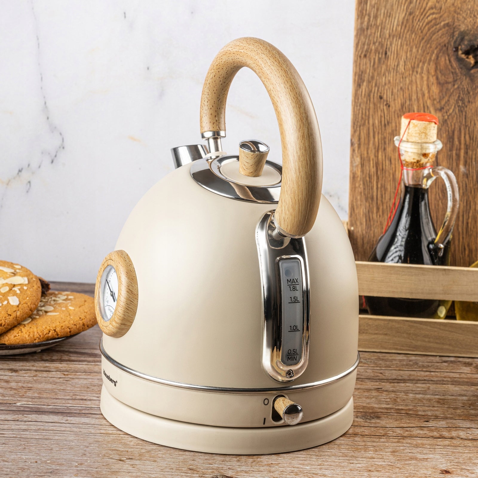 Electric kettle 1,8L Klausberg KB-7906 RETRO with thermometer beige 2200W Dominant color beige