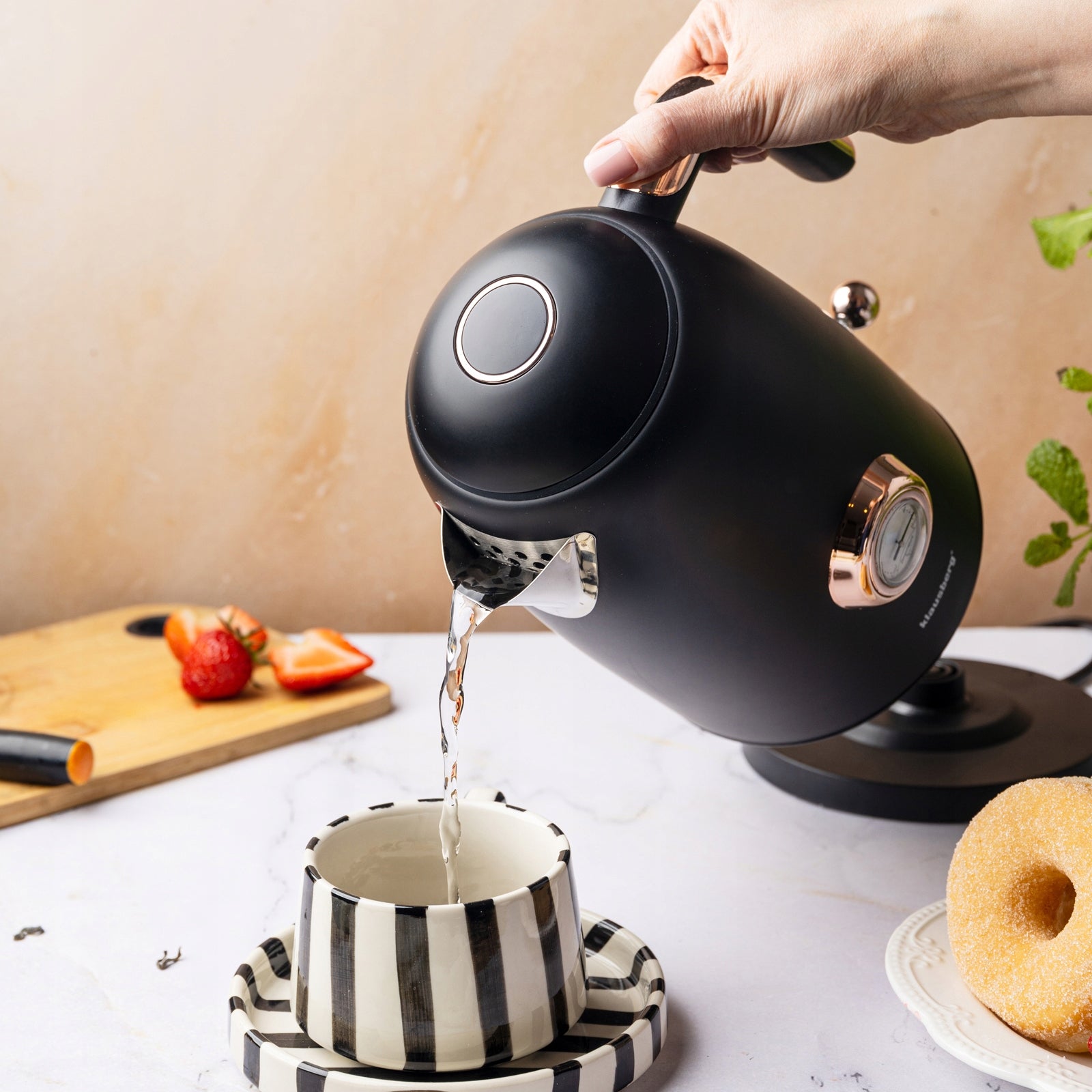 Electric kettle KLAUSBERG Retro 1,7L 2200W with thermometer black Manufacturer code KB-9019