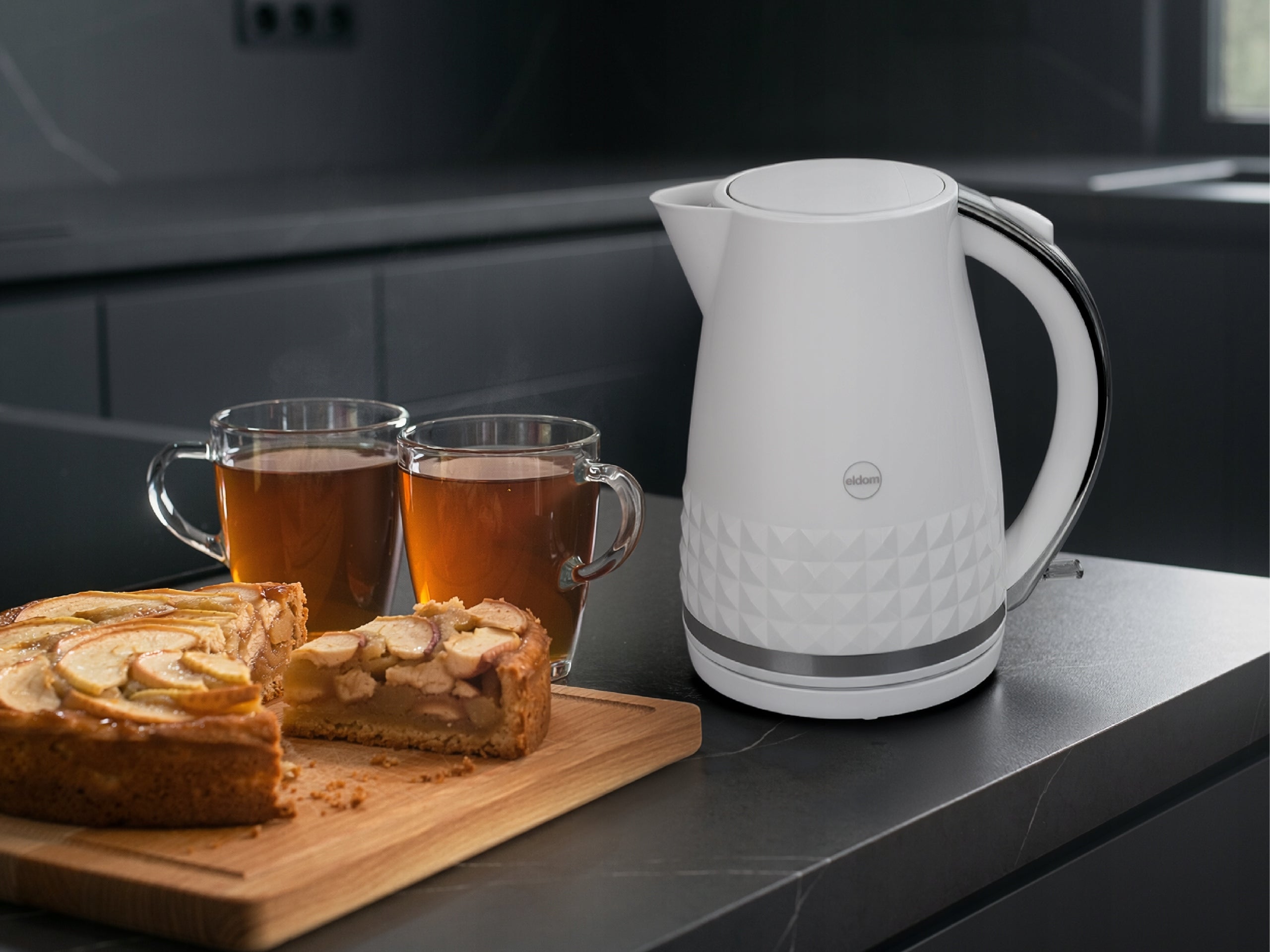 Electric kettle white ELDOM C270 1,7L Dominant color white
