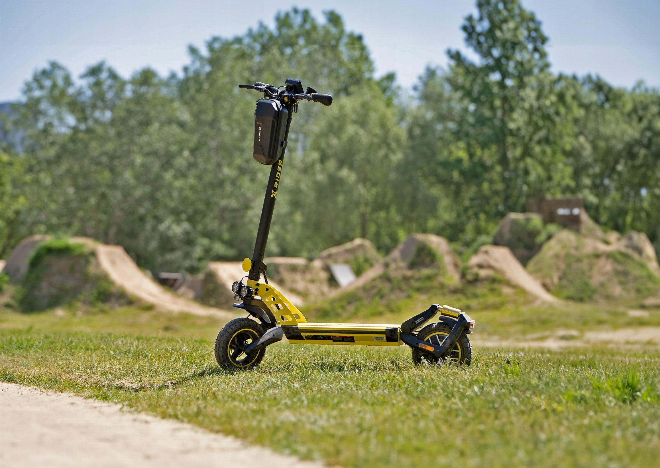 Electric scooter Manta XRIDER F10 18,4 Ah 1400 W 85 km foldable Manufacturer code Hulajnoga elektryczna XRIDER XR00F10 1400W