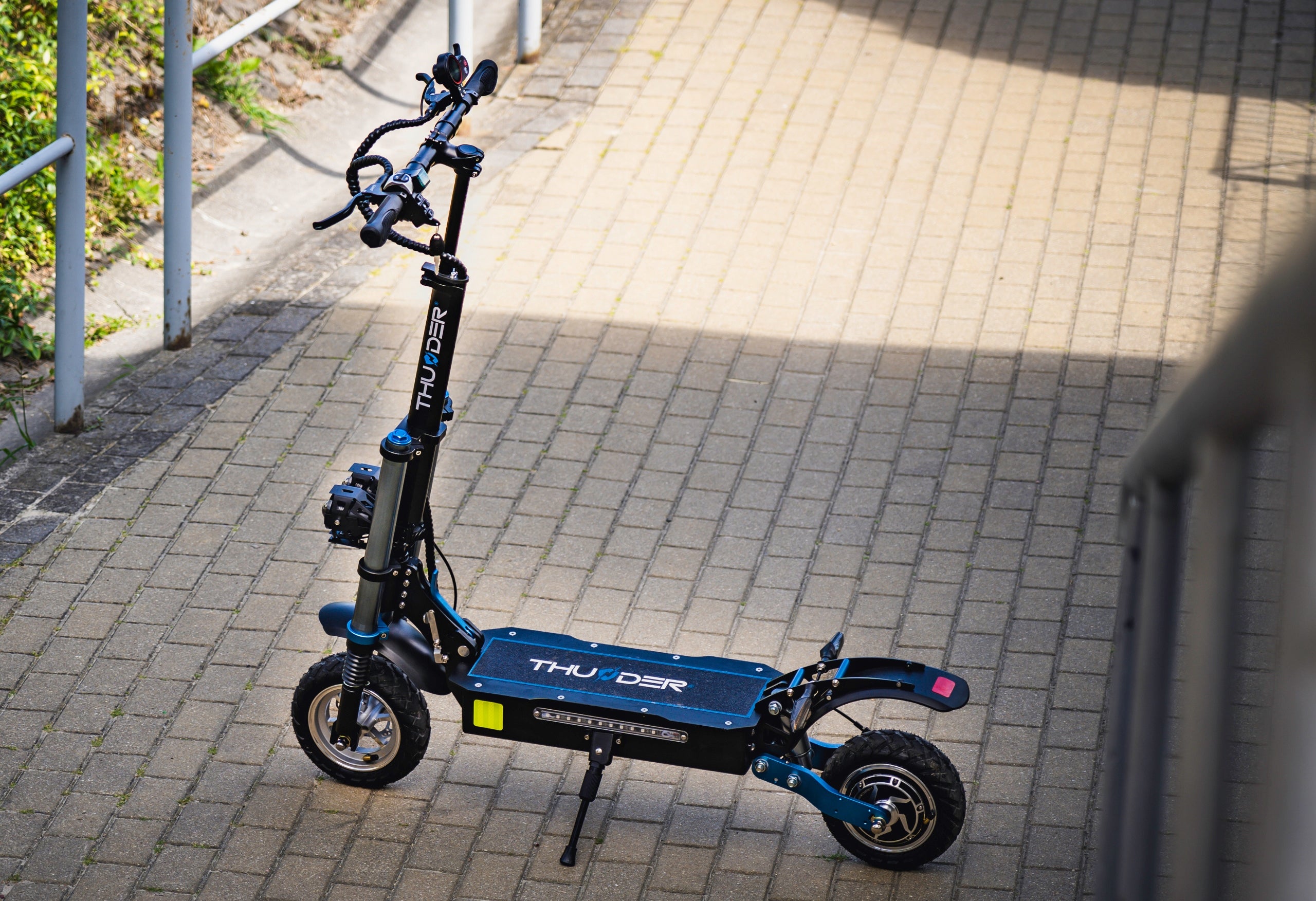 Electric scooter folding THUNDER SPARK 1600W 48V 10Ah range 30km PRO Engine power 1600 W