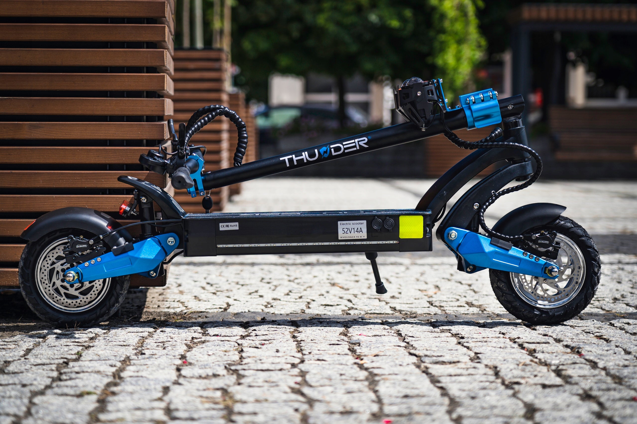 Electric scooter folding THUNDER ZEST 1600W 52V 14Ah range 40km PRO Model ZEST-14AH