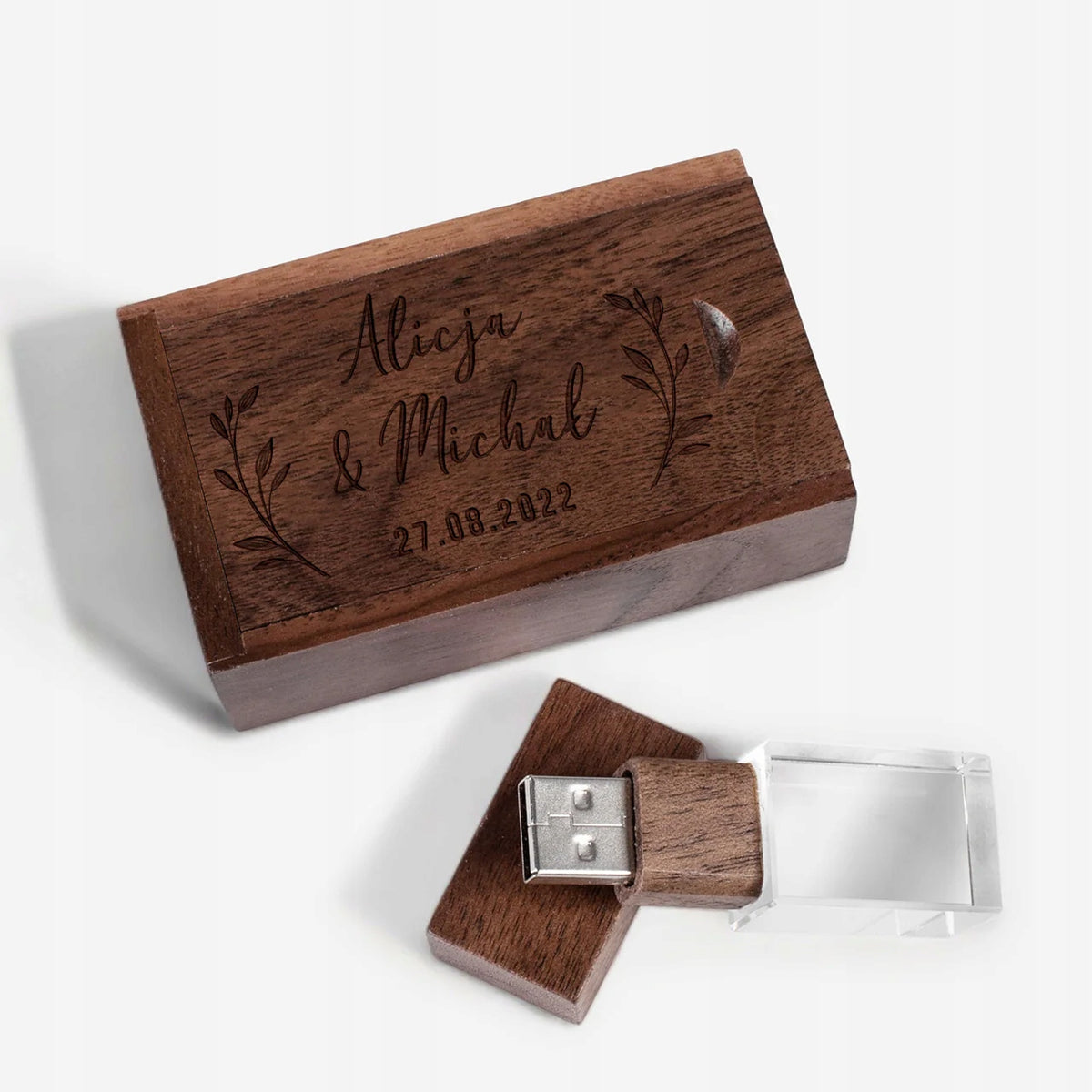 Engraved Flash Drive for Wedding Gift Wedding Souvenir Packaging status original