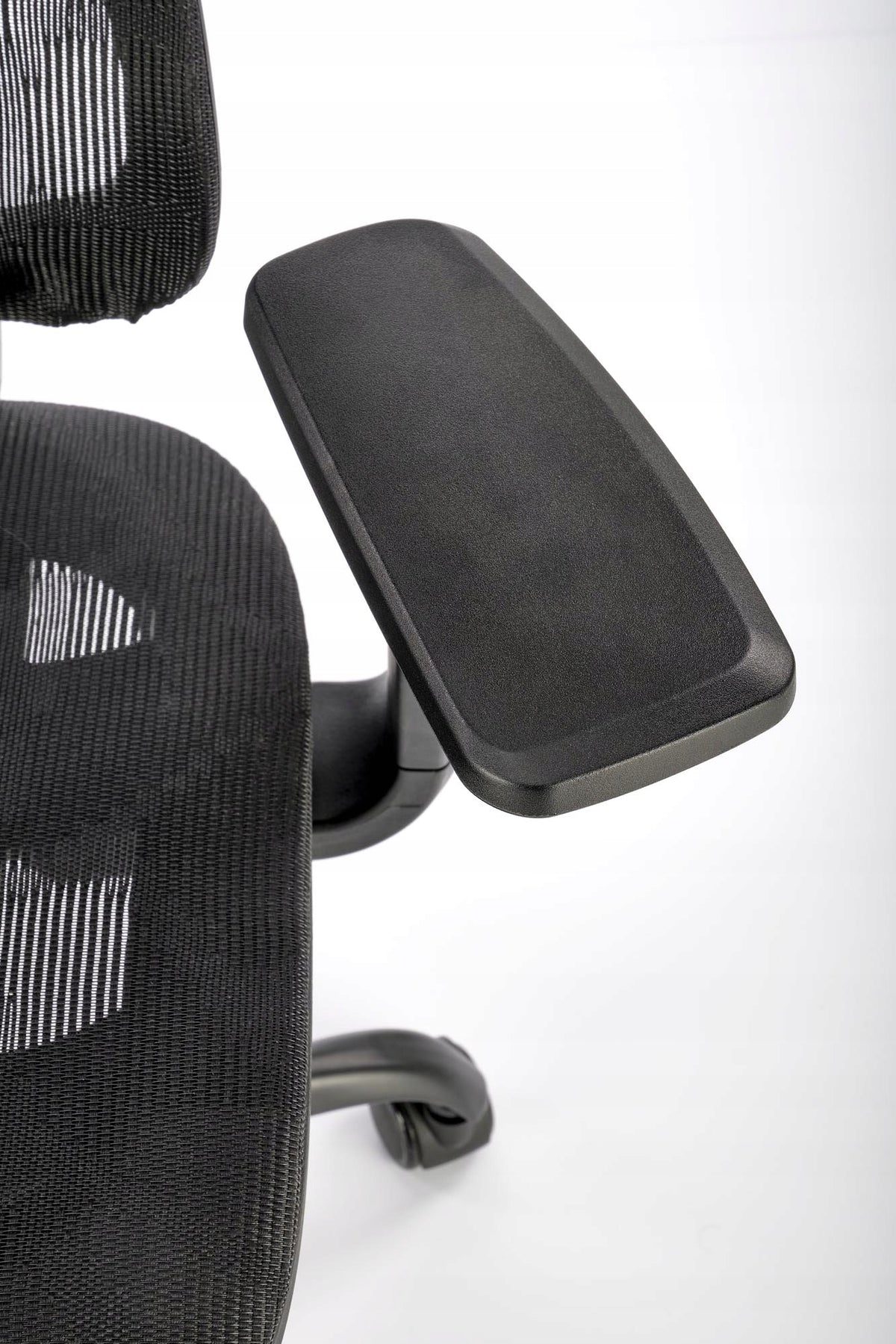 Ergonomic swivel chair GOTARD black Brand Halmar