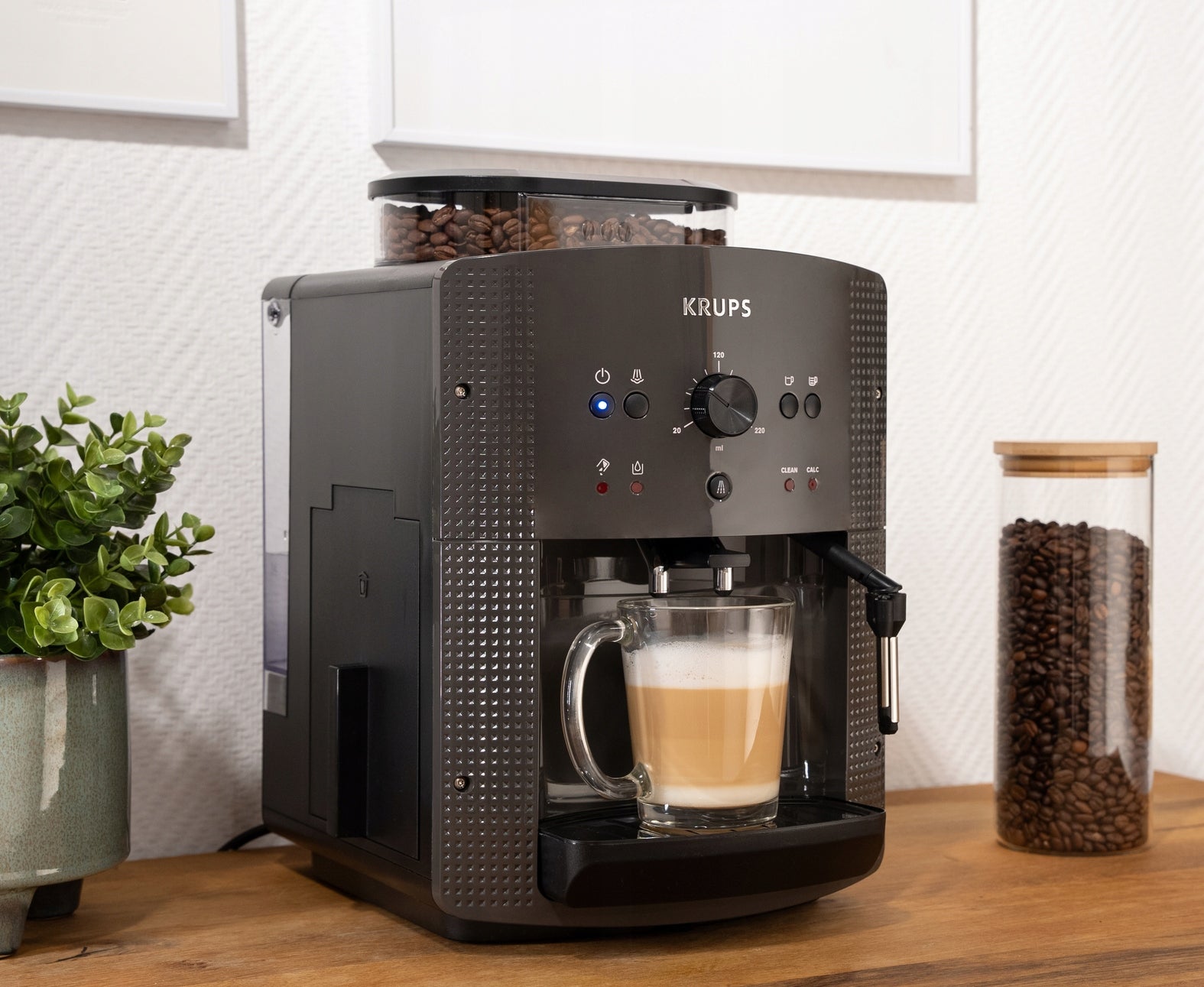Espresso machine for coffee KRUPS EA810B 15 bar automatic with grinder Built-in grinder yes
