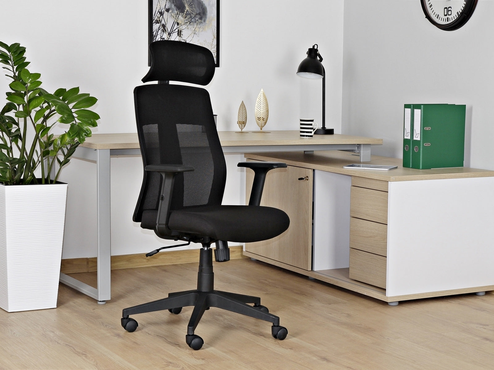 Explore swivel office chair Unique EAN (GTIN) 5908242405841