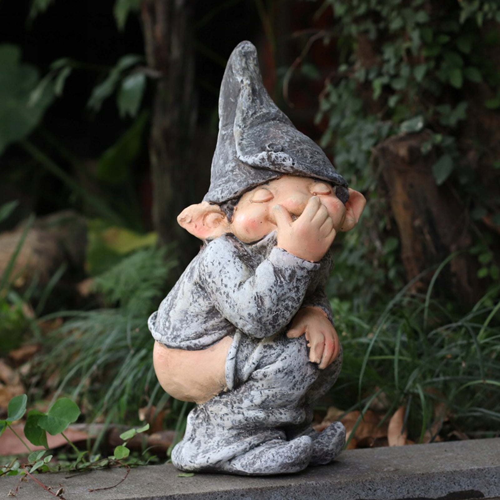 FIGURINE ORNAMENT GNOME POOPING Type sculpture (figure)