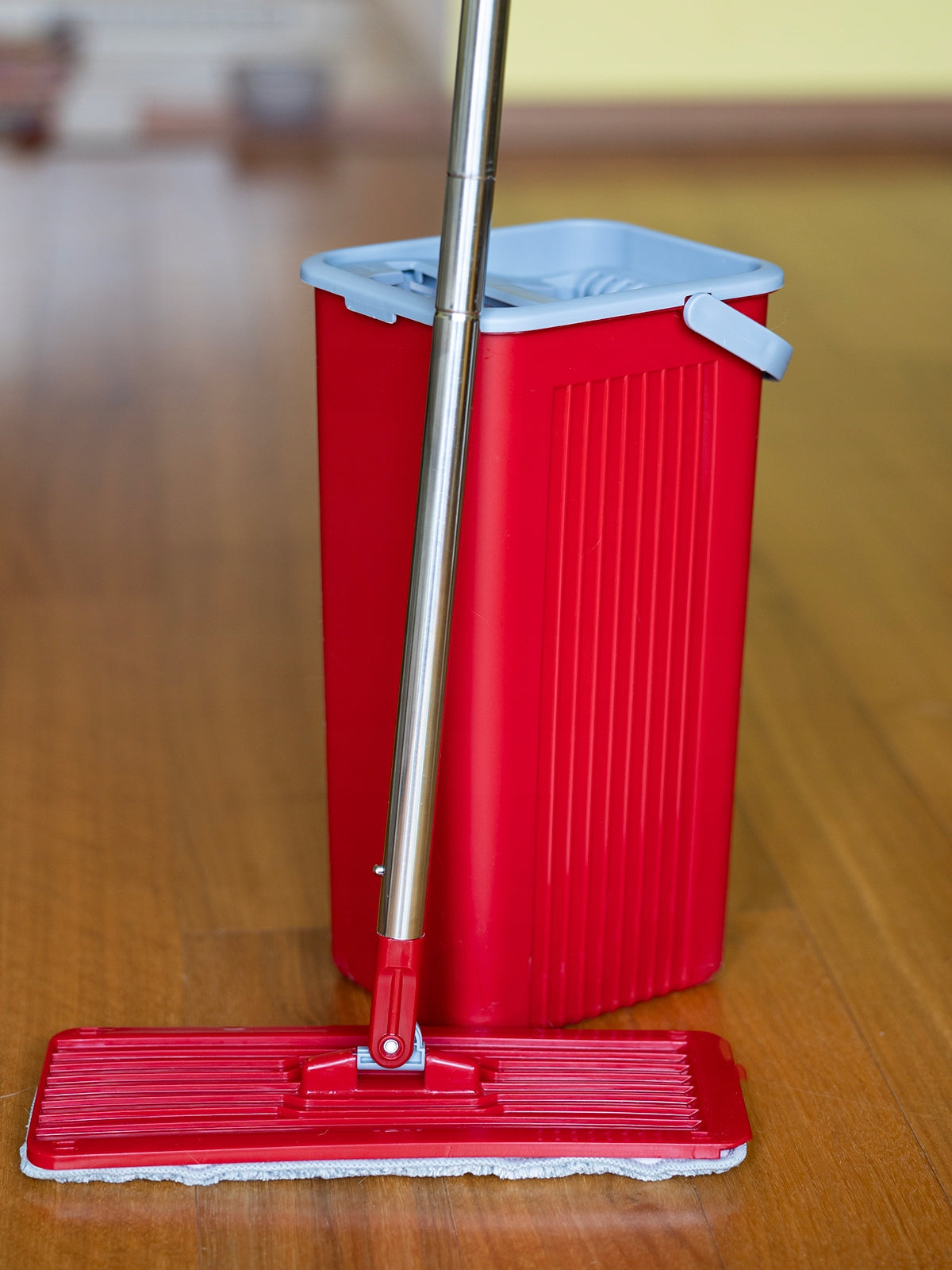 FLAT MOP WITH SQUEEZER SET BUCKET TWO-CHAMBER FOLDING STICK VALSAR Packaging status original