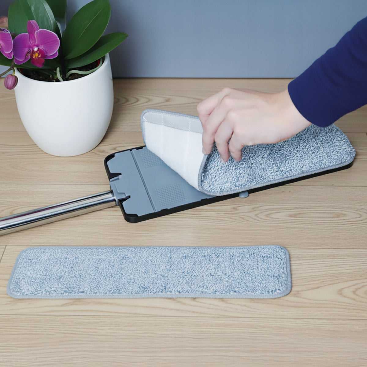 FLAT MOP WITH TWO-CHAMBER BUCKET 8,7L MICROFIBER ABSORBENT LIGHTWEIGHT COMPACT Manufacturer code 1620MOPPLASCR