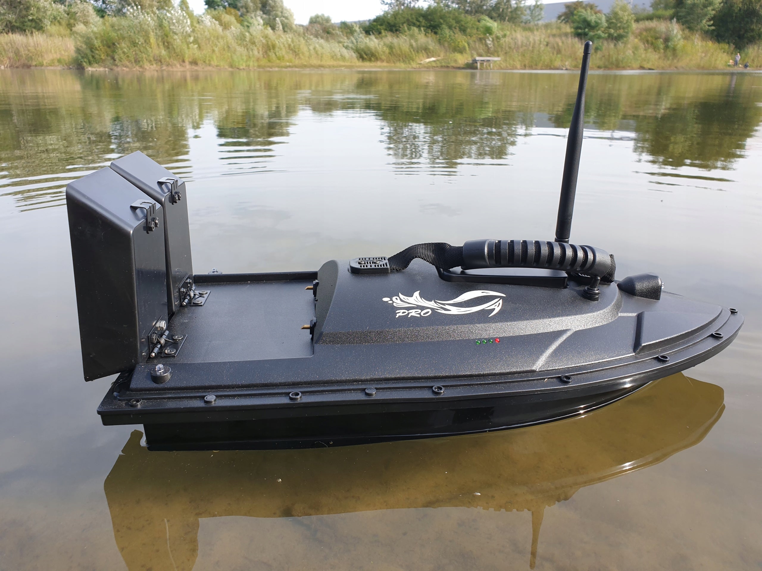 FLYTEC PRO BAIT BOAT LATEST CONTROLLER!!! Number of compartments 2