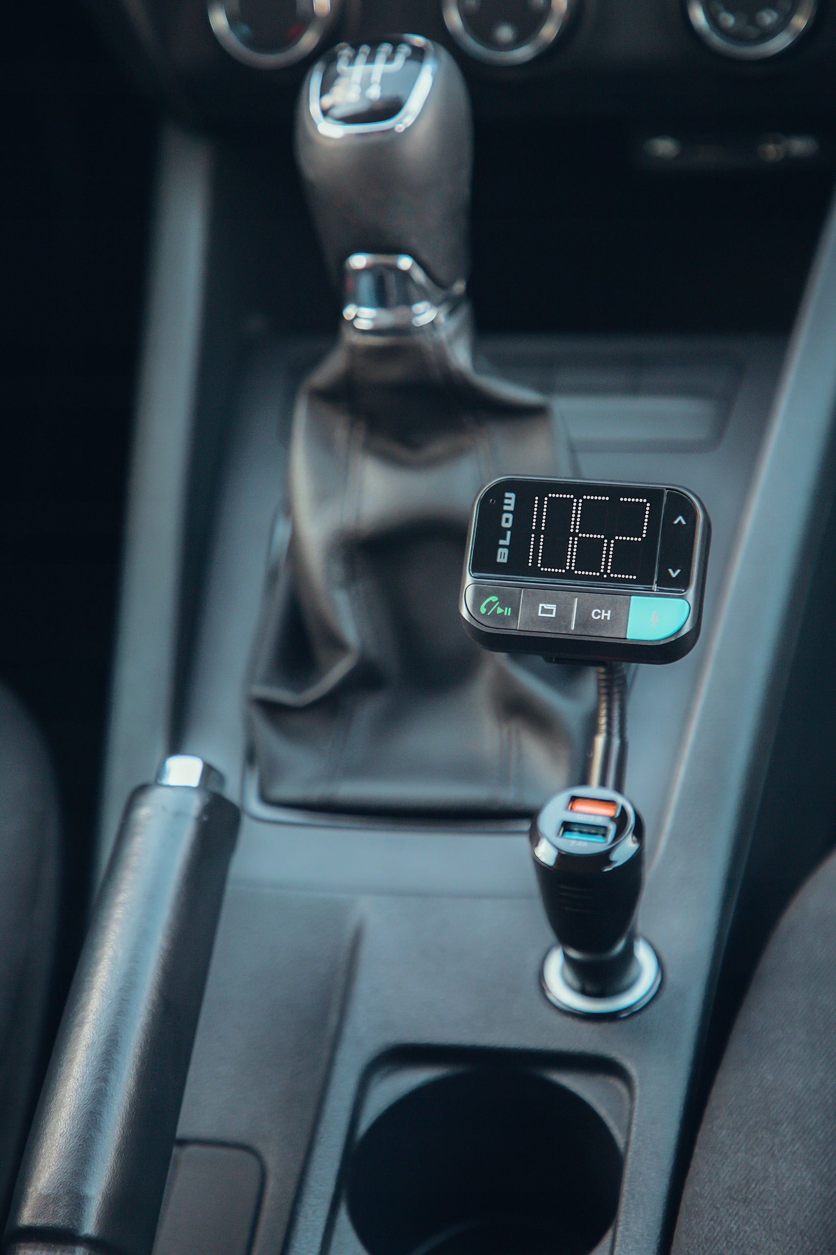 FM BLUETOOTH TRANSMITTER 5.0 SD QC 3xUSB SIRI/GOOGLE HANDSFREE Brand Blow