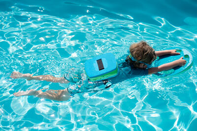 FOAM SWIMMING BOARD FOR CHILDREN FROM 15 TO 30 KG Gender not applicable