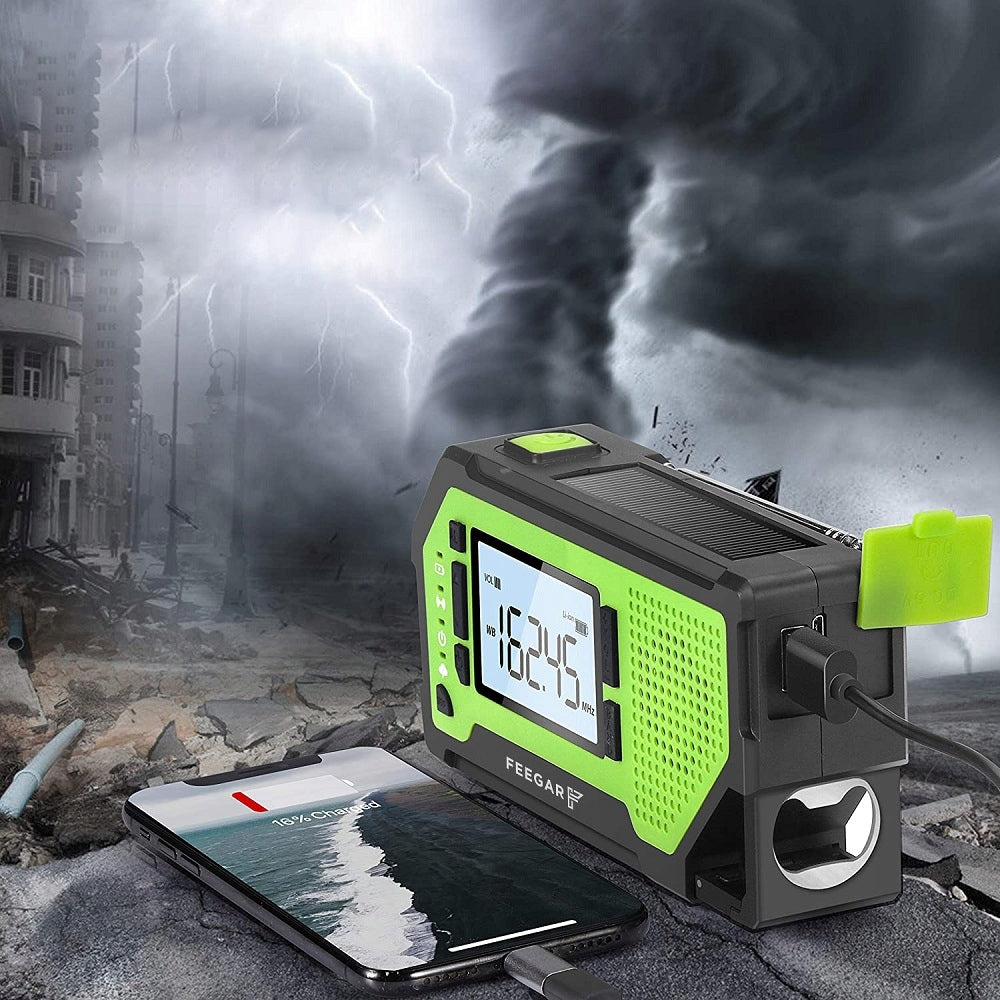 Feegar RES FM Radio Battery Operated Portable Solar 2000mAh Flashlight Color green