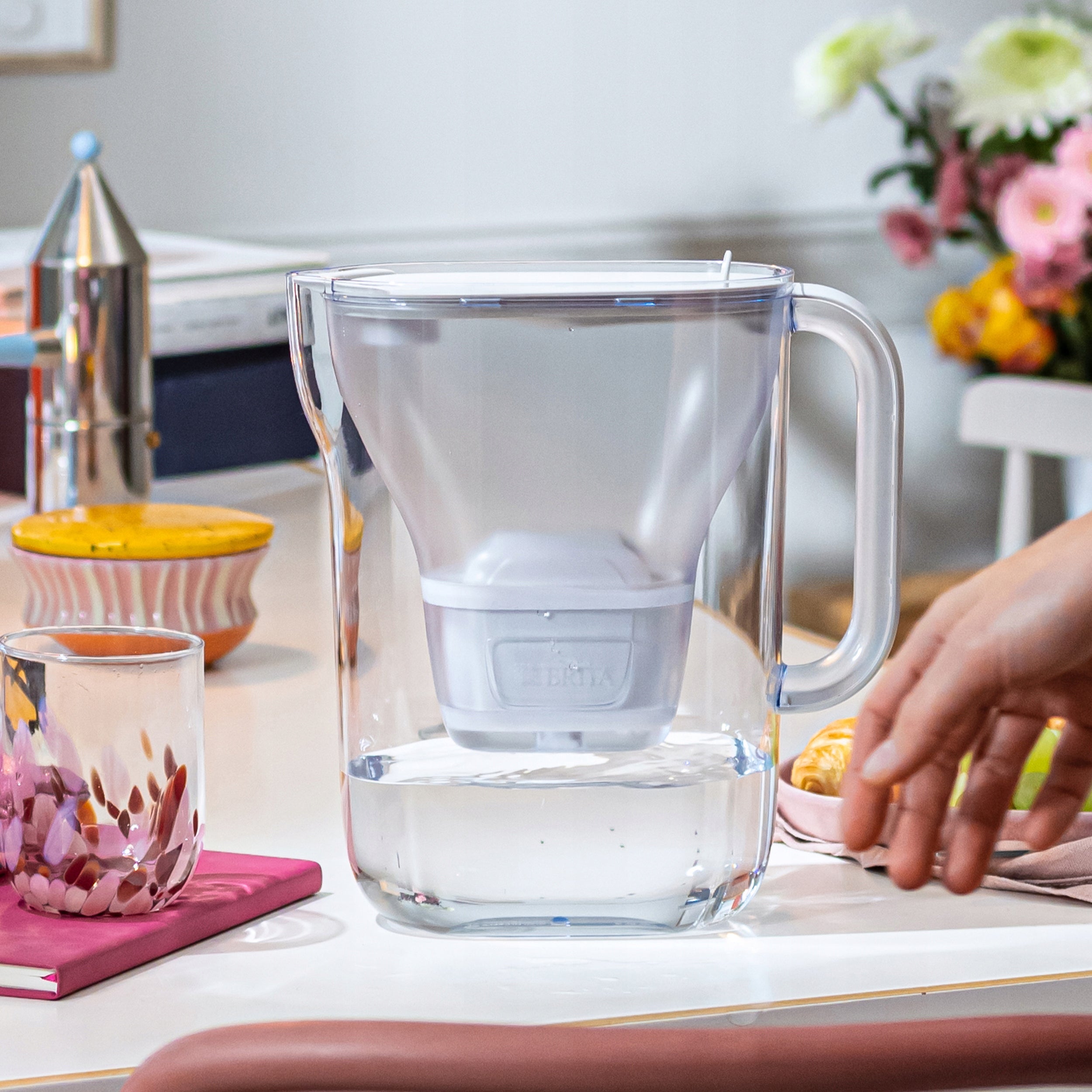 Filter jug Brita Style Essential 2,4l white + 2 refills Total capacity 2.4 l