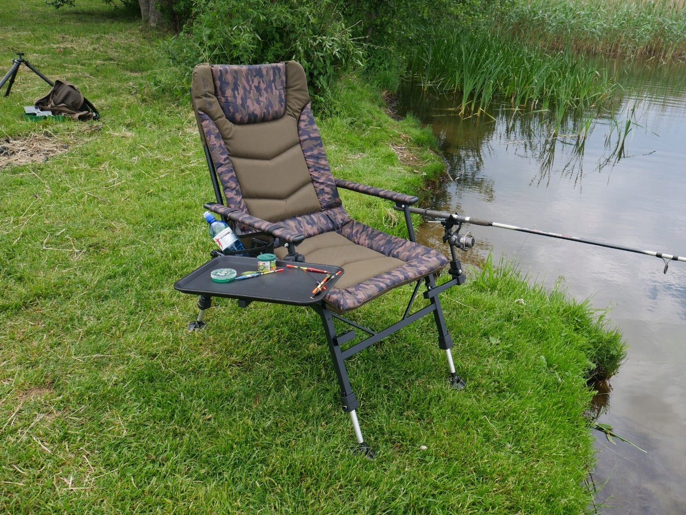 Fishing chair carp chair with table and handle high backrest Manufacturer code 1