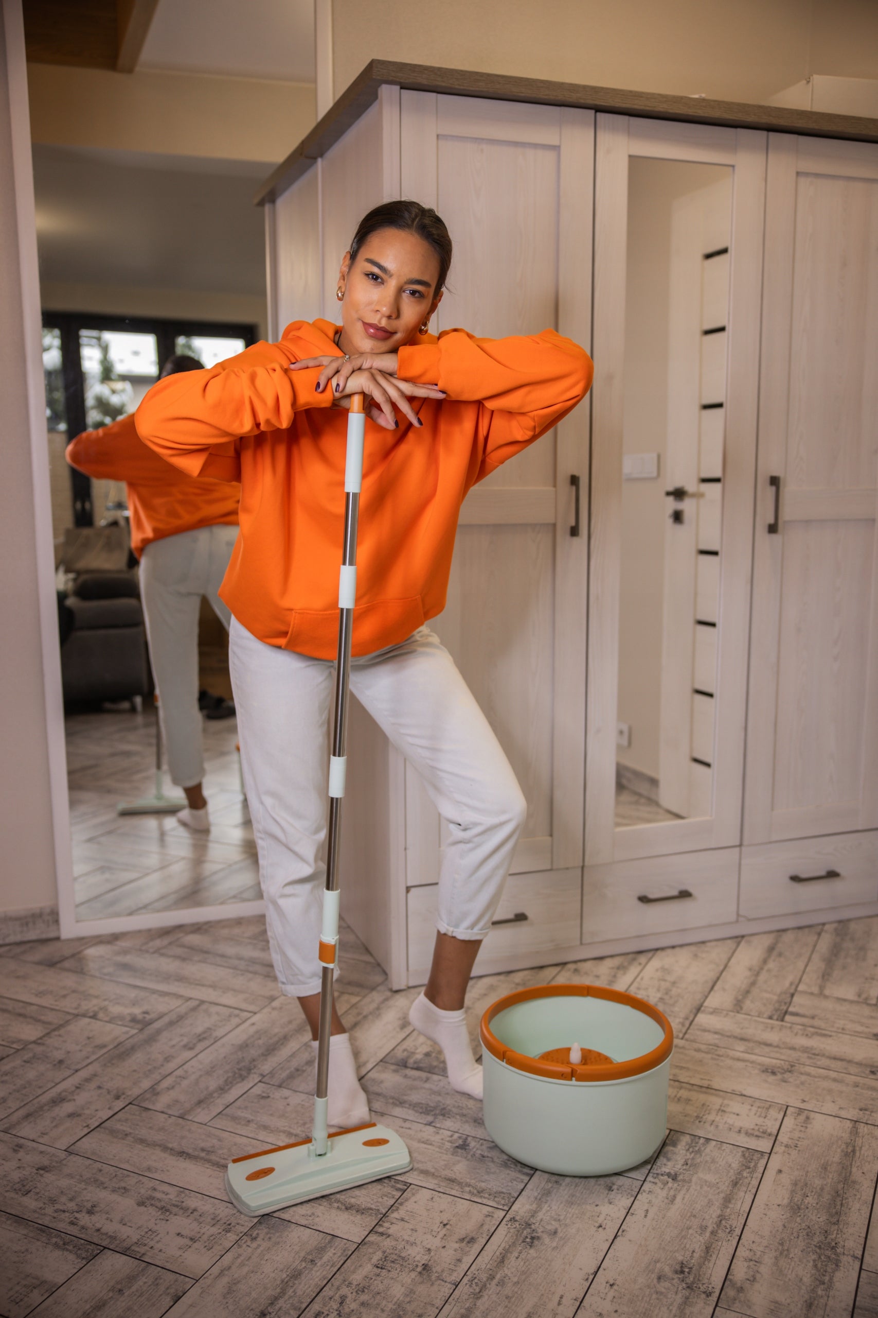 Flat mop with Bucket Separation of Clean and Dirty Water up to 3,8L + 4 CARTRIDGES Manufacturer code Urban Loft + 4 wkłady