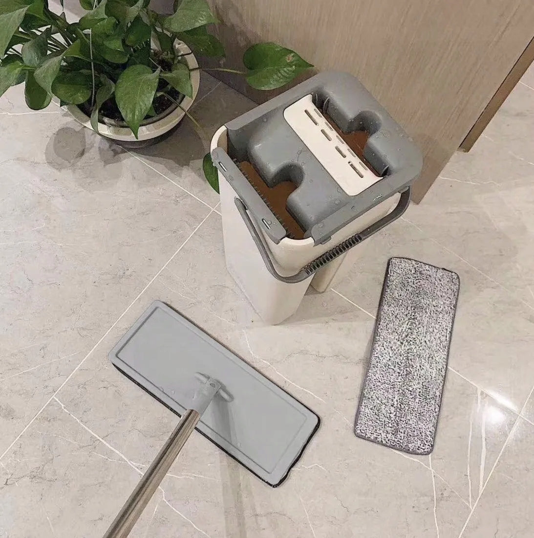 Flat mop with squeezer + double chamber bucket + 2 microfiber cartridges Brand Logan