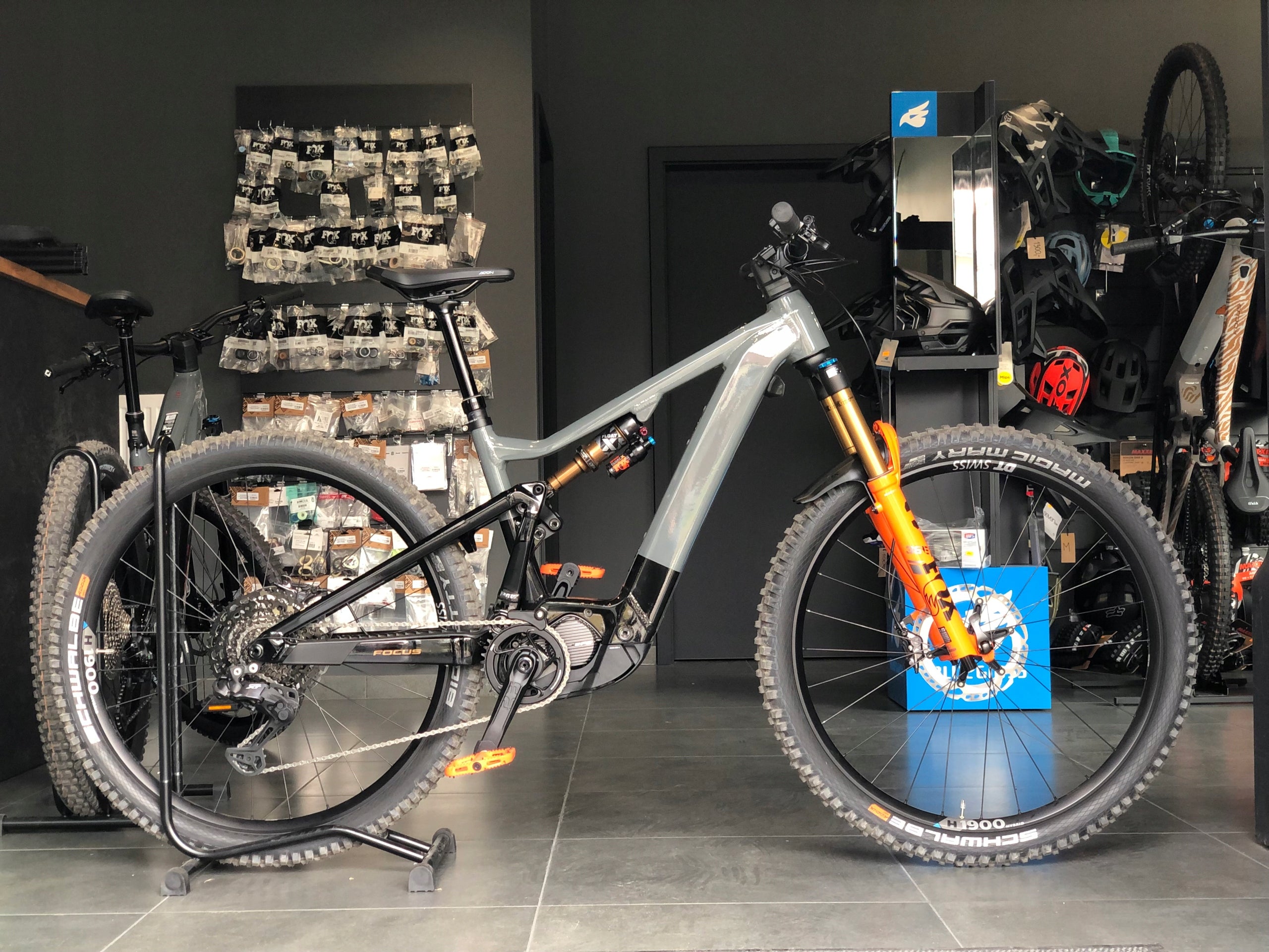 Focus Jam2 7.9 Grey Shimano 720 Wh Automat di2 fox Kashima S
