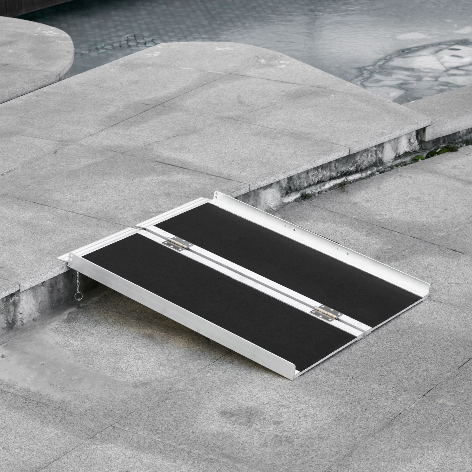 Folding aluminium ramp for wheelchairs, 270 kg, 91 x 72 x 5 cm Product weight with unit packaging 8.3 kg