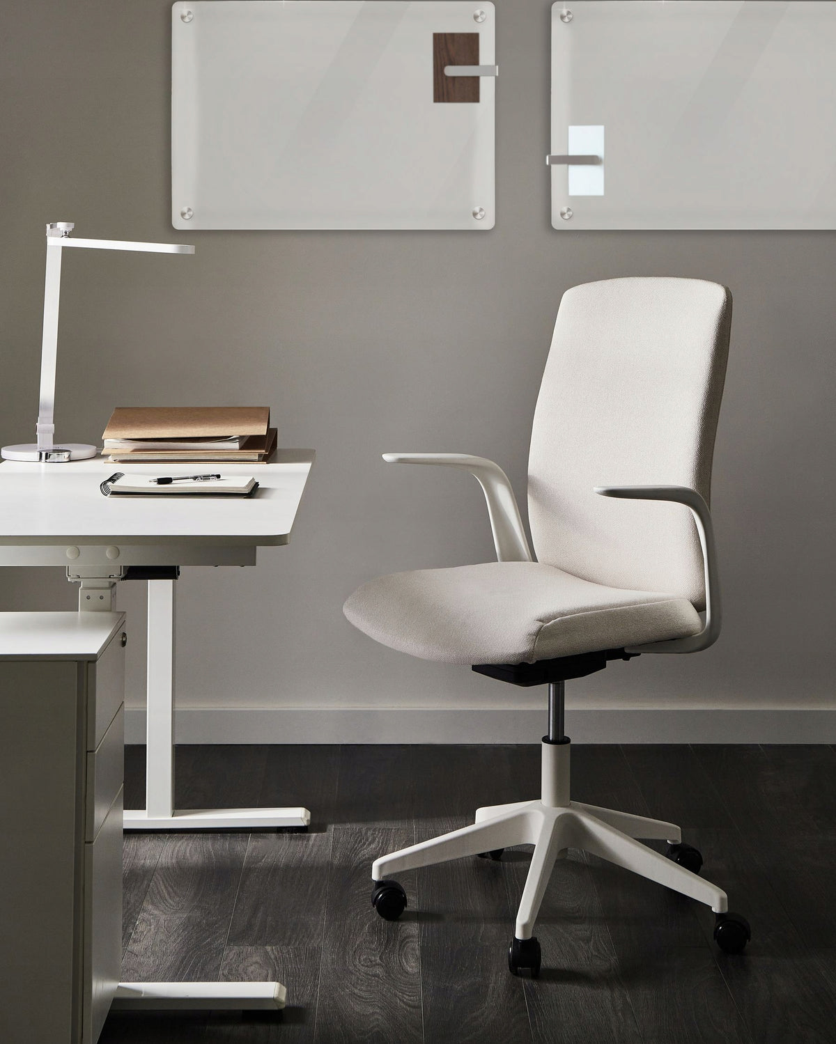 Functional office chair light beige Packaging status original