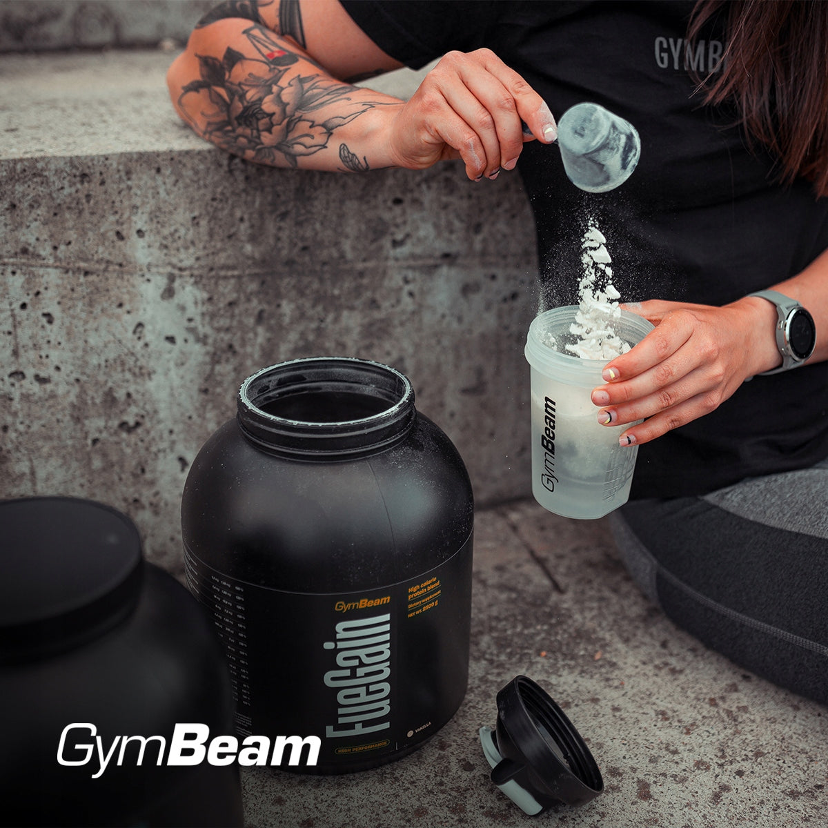 GAINER PREMIUM FueGain BLEND - GymBeam 2500g strawberry Packaging status original