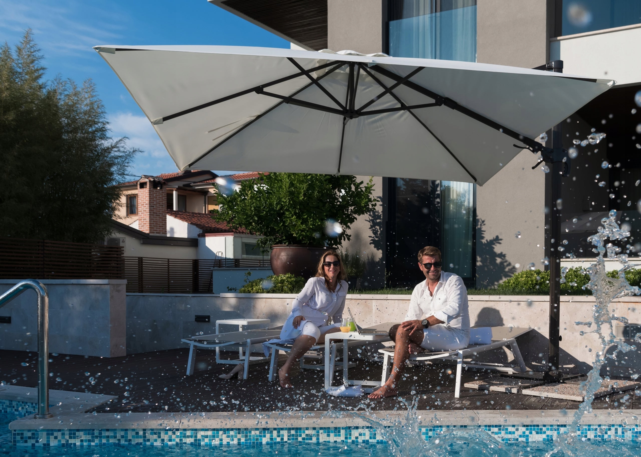 GARDEN UMBRELLA WITH BOOM 2,5 x 2,5 M GREY "MINI ROMA" WITH COVER Product weight with unit packaging 17 kg