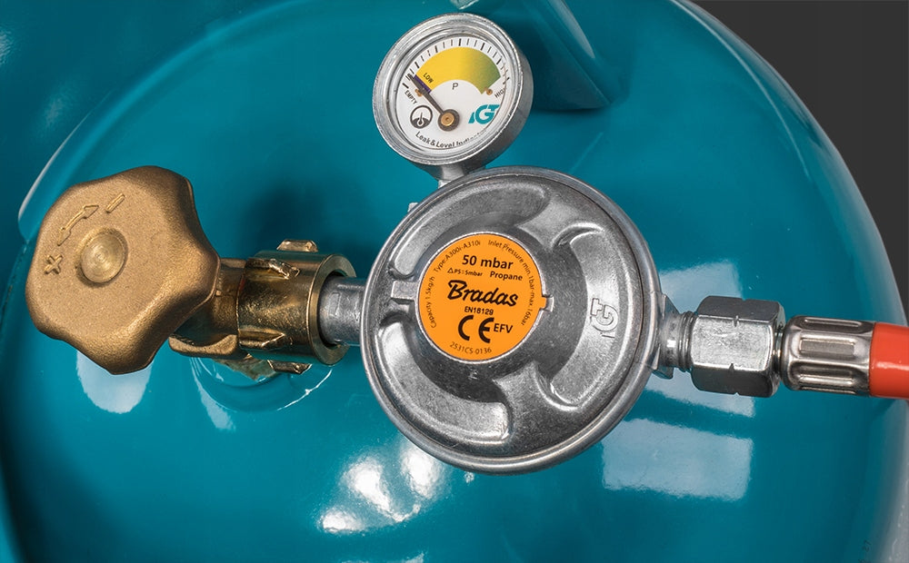 GAS REDUCER BRADAS 50 mbar 1,5 kg/h with pressure gauge GZ 1/4" L EAN (GTIN) 5907544412618